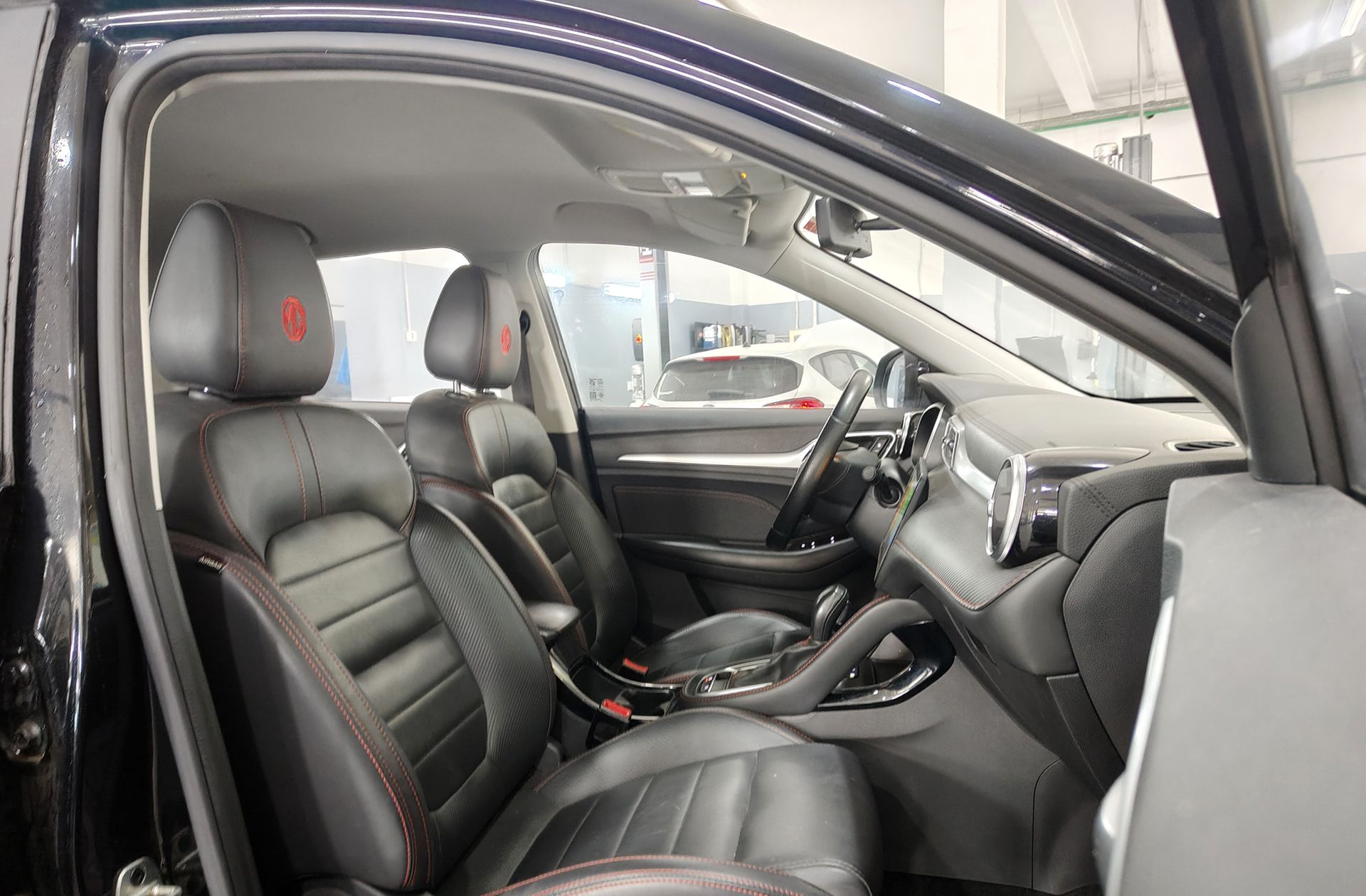 MG ZS 1.0T Luxury - foto 20