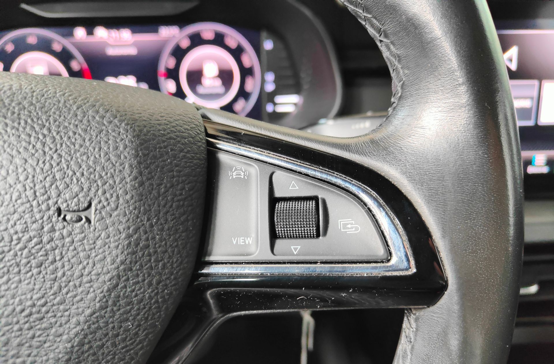Škoda Kamiq 1.0 TSI Ambition - foto 30