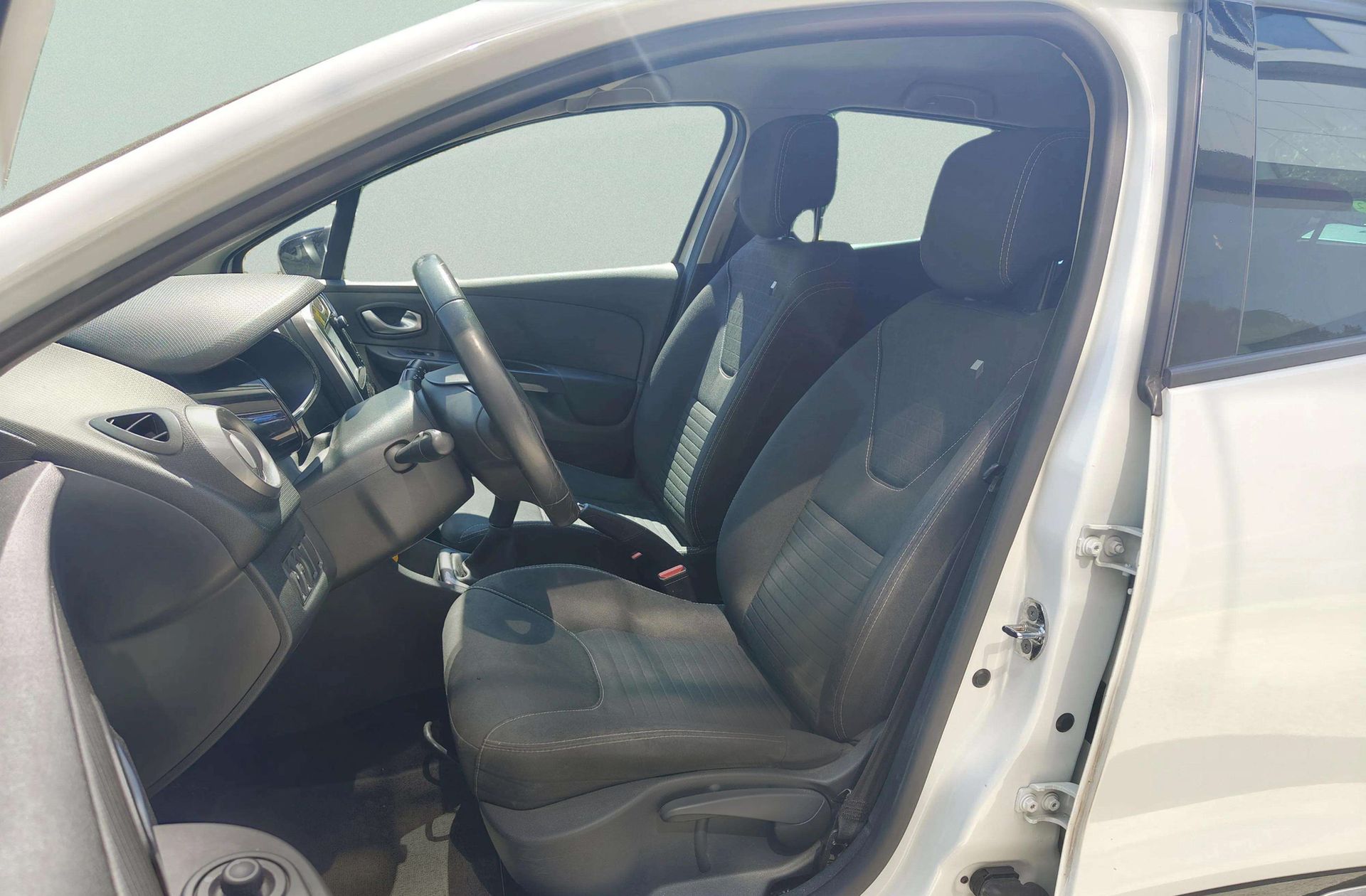 Renault Clio Limited 1.2 - foto 10