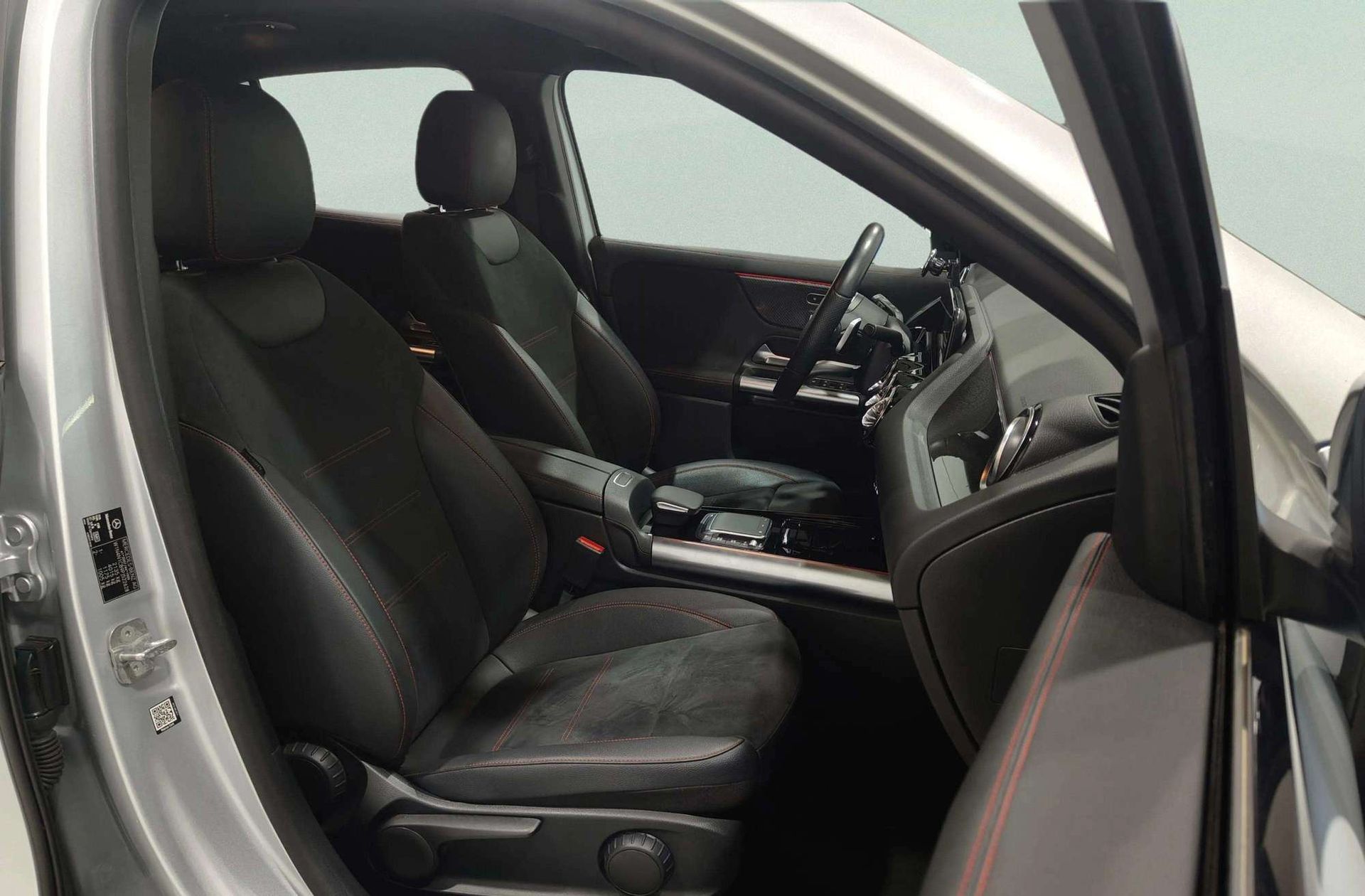 Mercedes-Benz GLA 200 d Pack AMG - foto 23