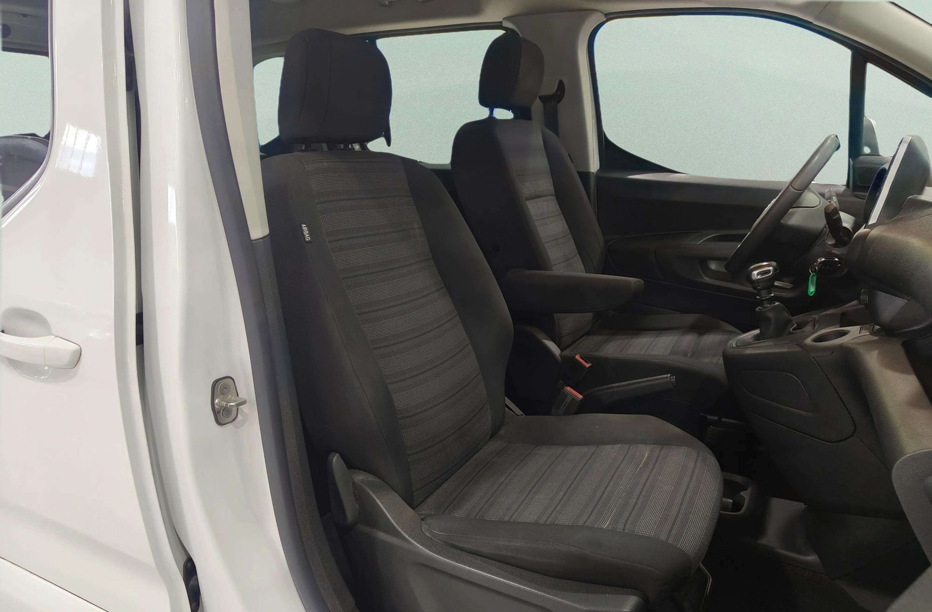 Opel Combo 1.2 Turbo Selective L - foto 15