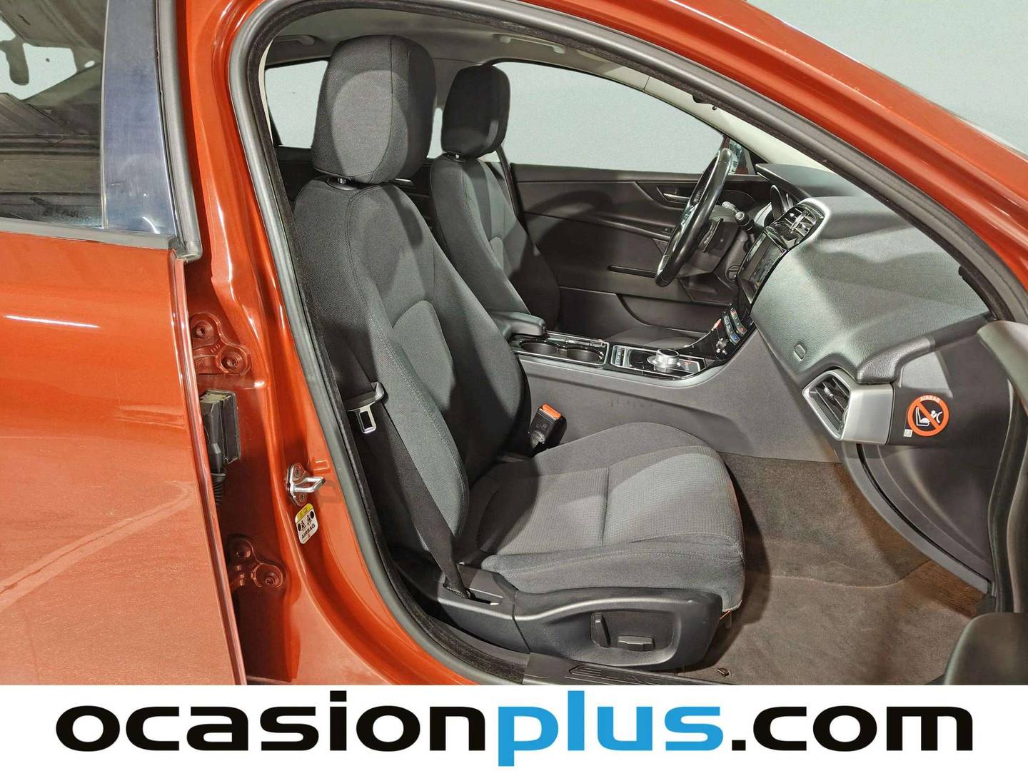 Foto Jaguar XE Jaguar XE 2.0 Diesel Pure RWD Auto (180 CV)