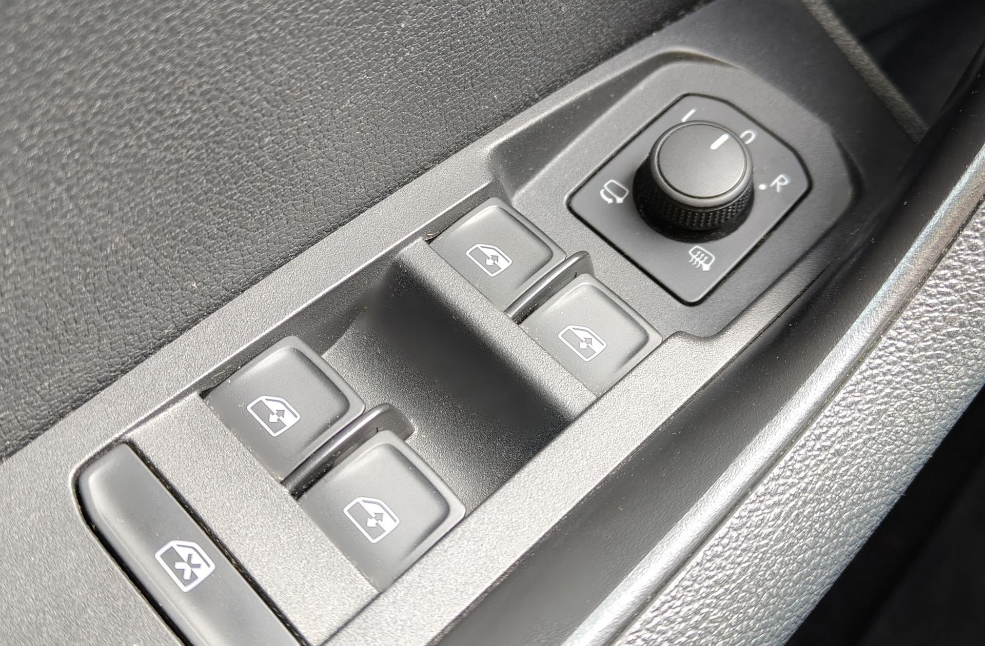 Škoda Karoq 1.6 TDI Ambition - foto 34