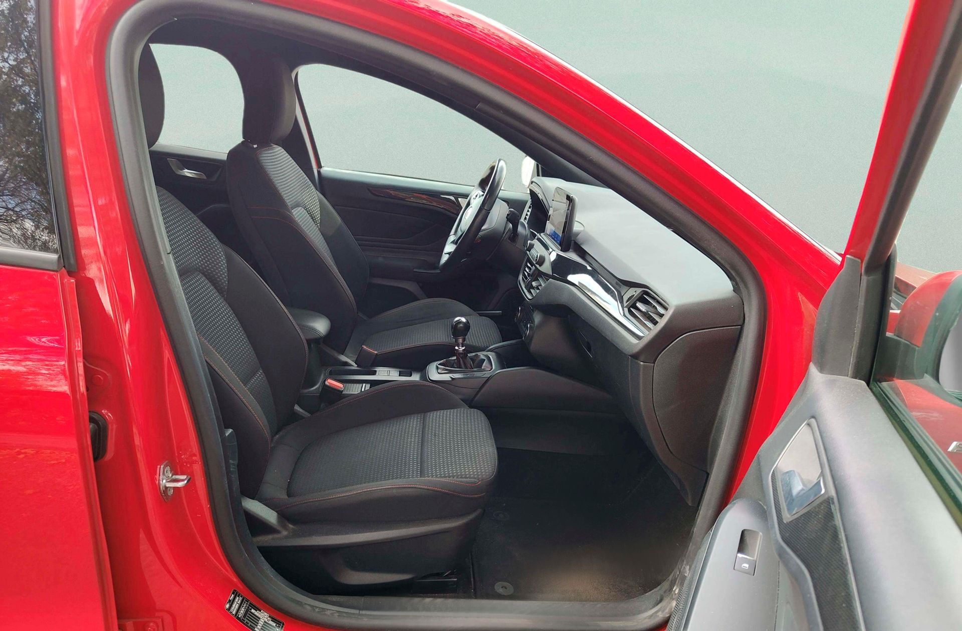 Ford Focus 1.0 EcoBoost MHEV ST-Line - foto 20