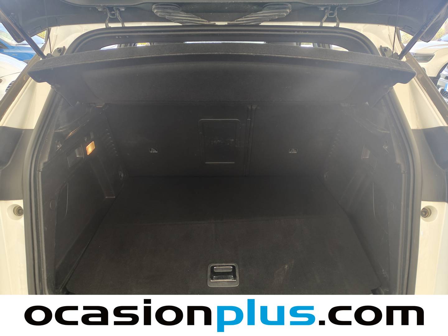 Foto Peugeot 3008 Hybrid Peugeot 3008 300 Allure Pack e-EAT8 (300 CV)