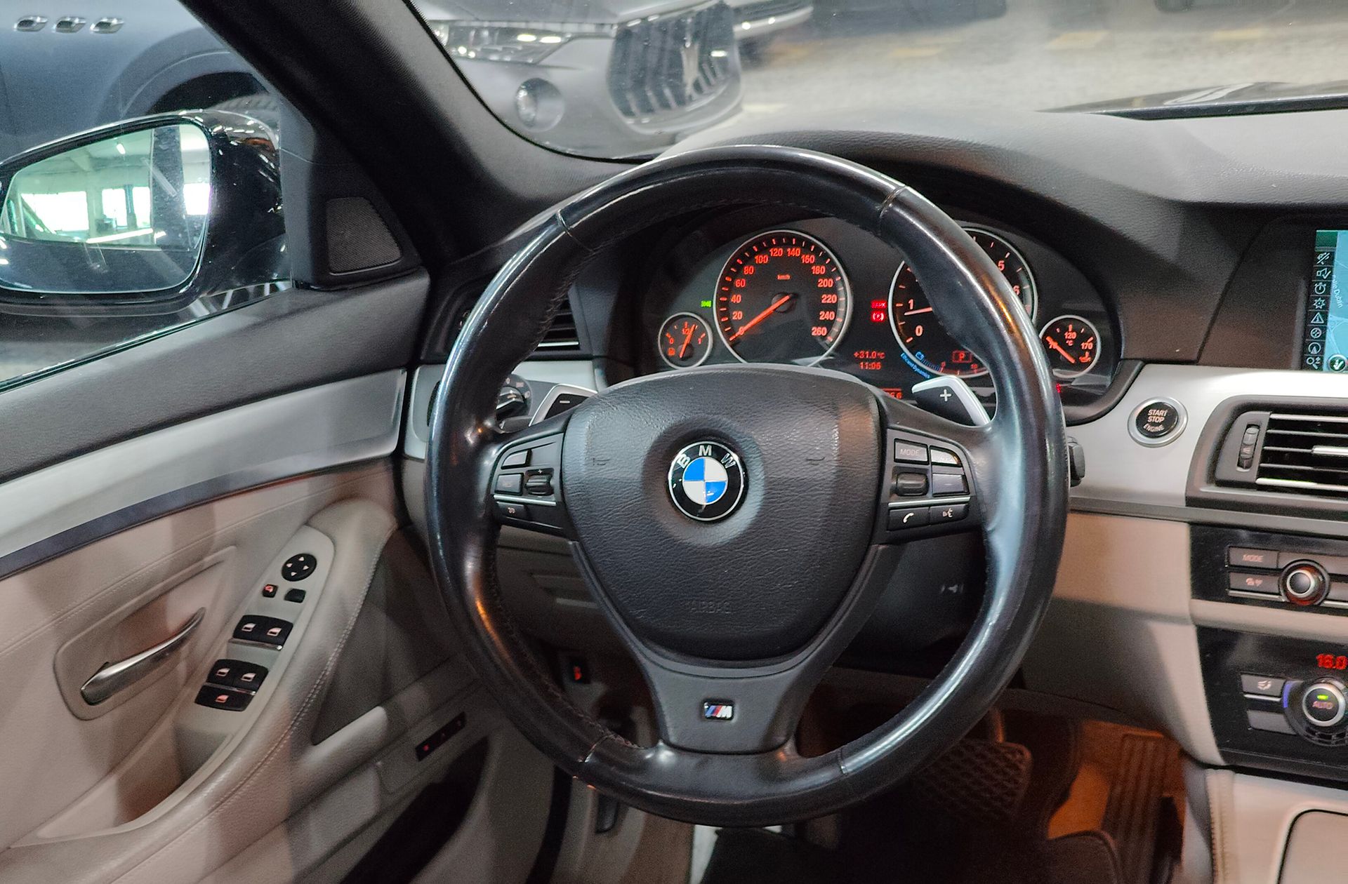 BMW Serie 5 550i xDrive - foto 33