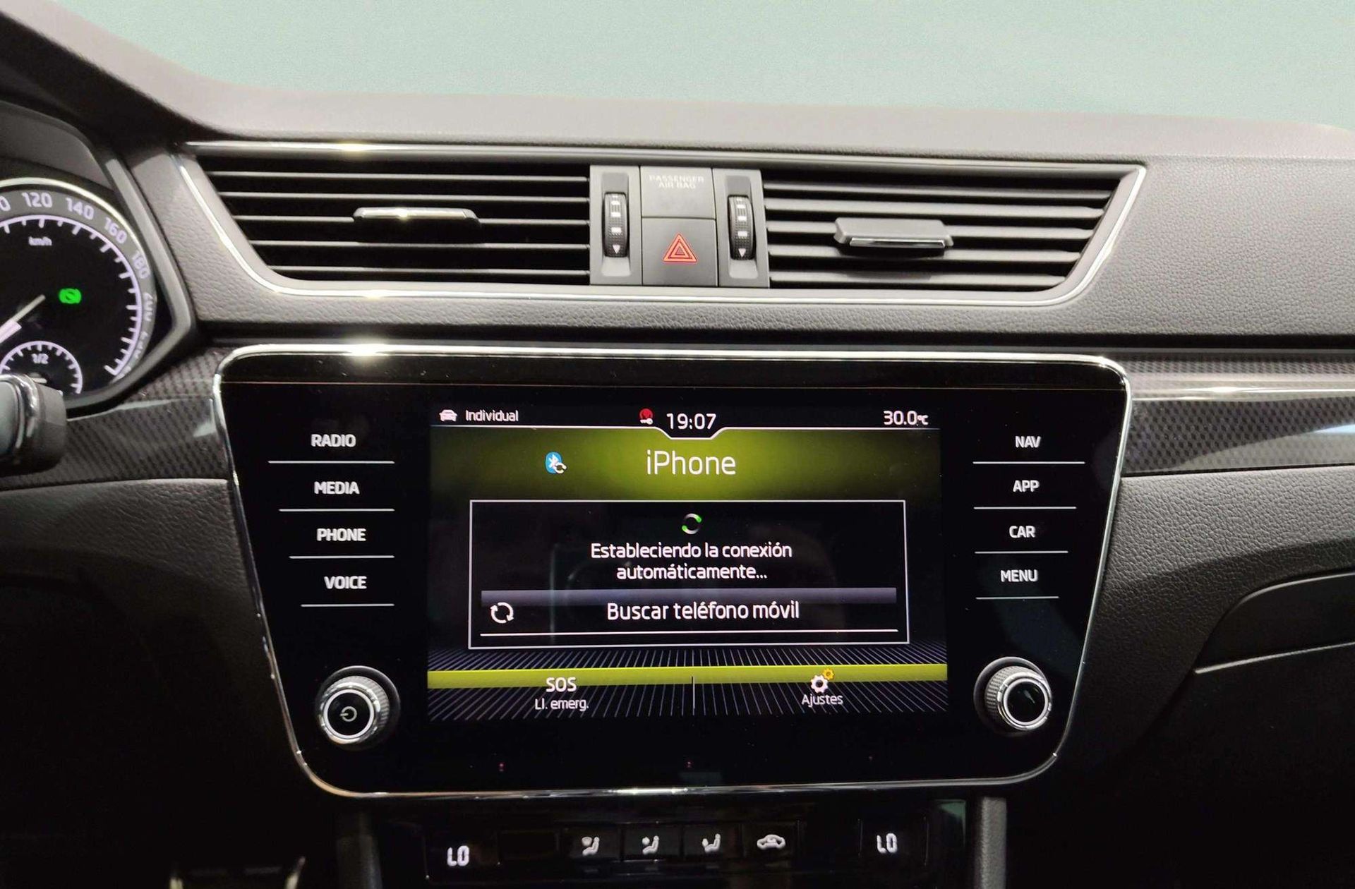 Škoda Superb Combi 2.0 TDI Sport Line DSG - foto 37