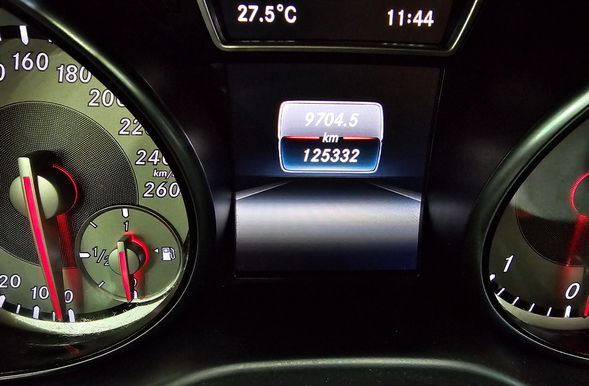 Mercedes-Benz GLA 200 d Urban - foto 11
