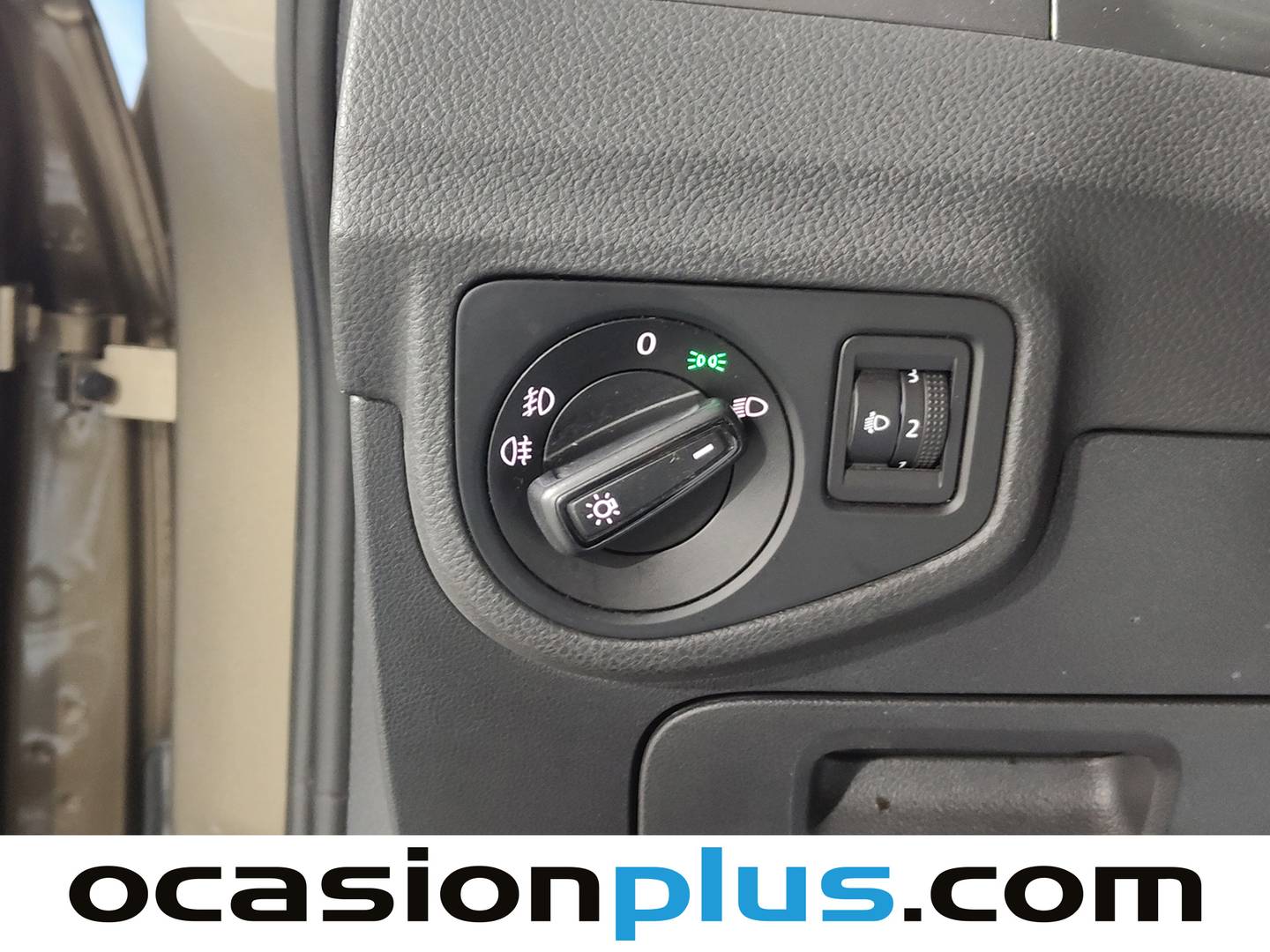 Equipamiento del Volkswagen Golf Sportsvan Volkswagen Golf Sportsvan Business & Navi 1.6 TDI BMT (110 CV)