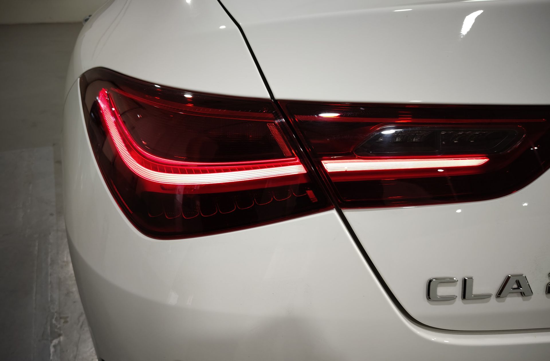 Mercedes-Benz CLA 220 d Pack AMG - foto 18