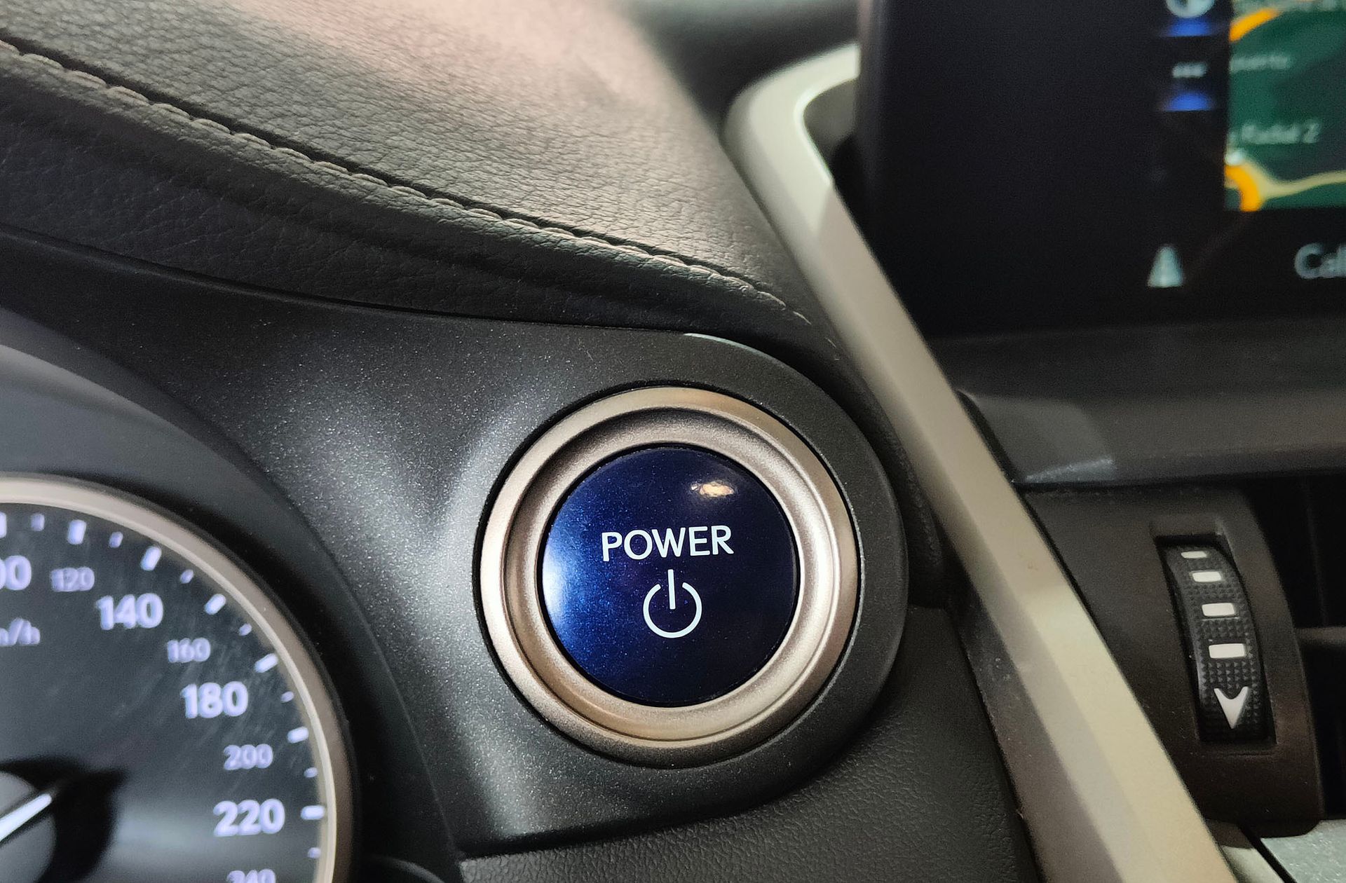 Lexus NX 300h Business Navigation 2WD - foto 32