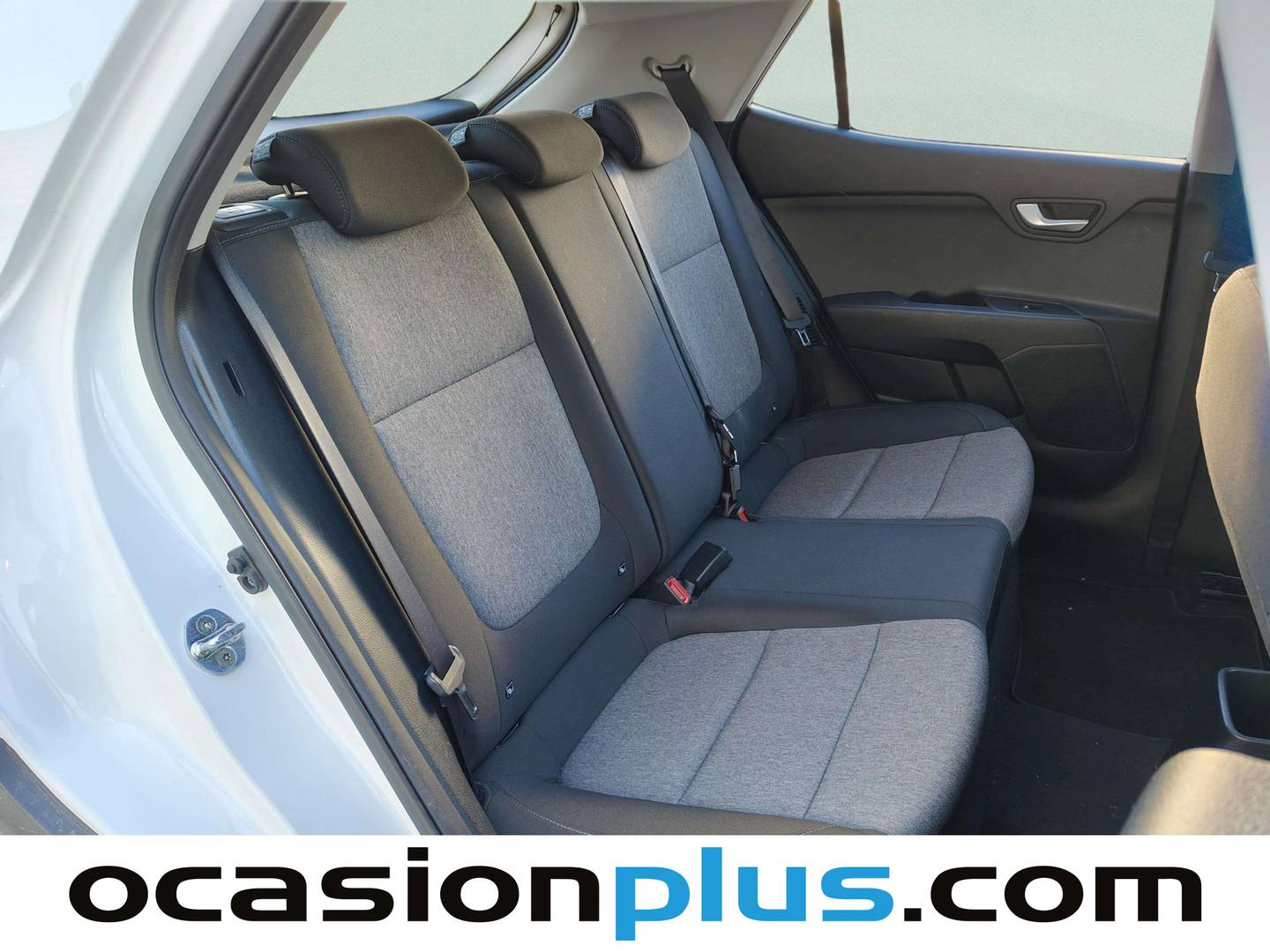 Foto KIA Stonic Kia Stonic 1.0 T-GDi MHEV iMT Concept (100 CV)