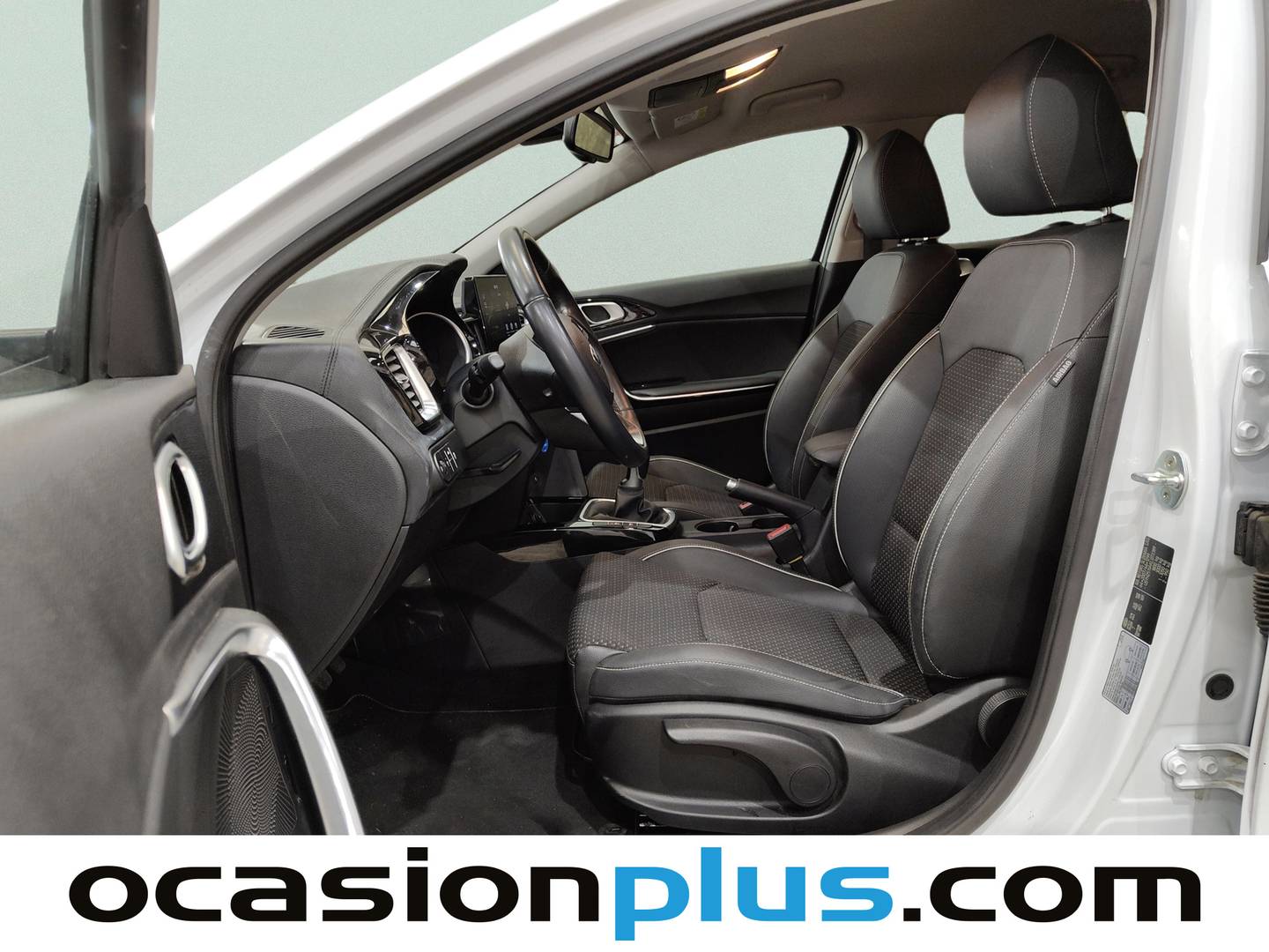 Foto asientos delanteros KIA Ceed KIA Ceed 1.0 T-GDi Tech (120 CV)