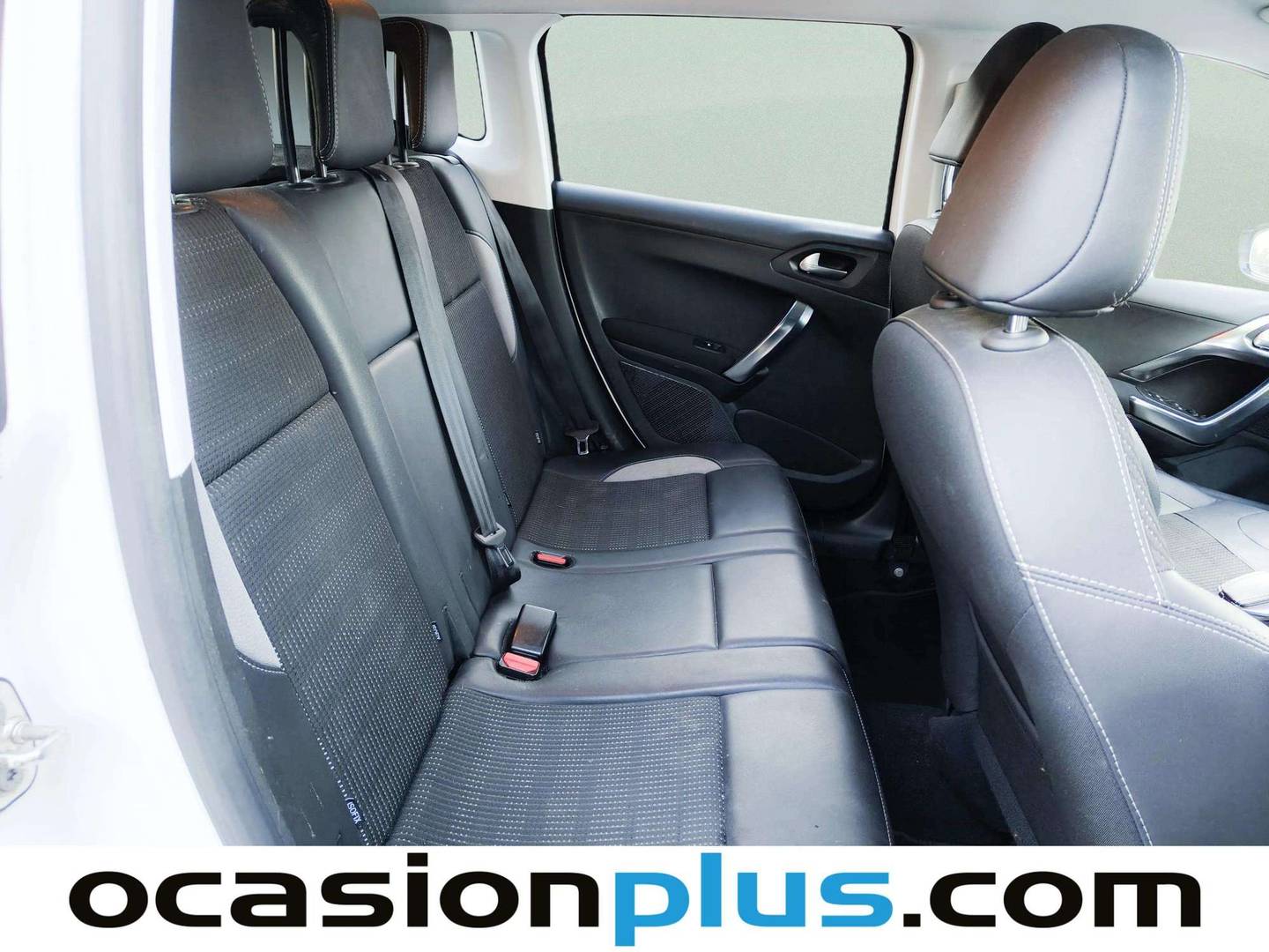 Foto Peugeot 2008 Peugeot 2008 BlueHDi 120 S&S Allure (120 CV)