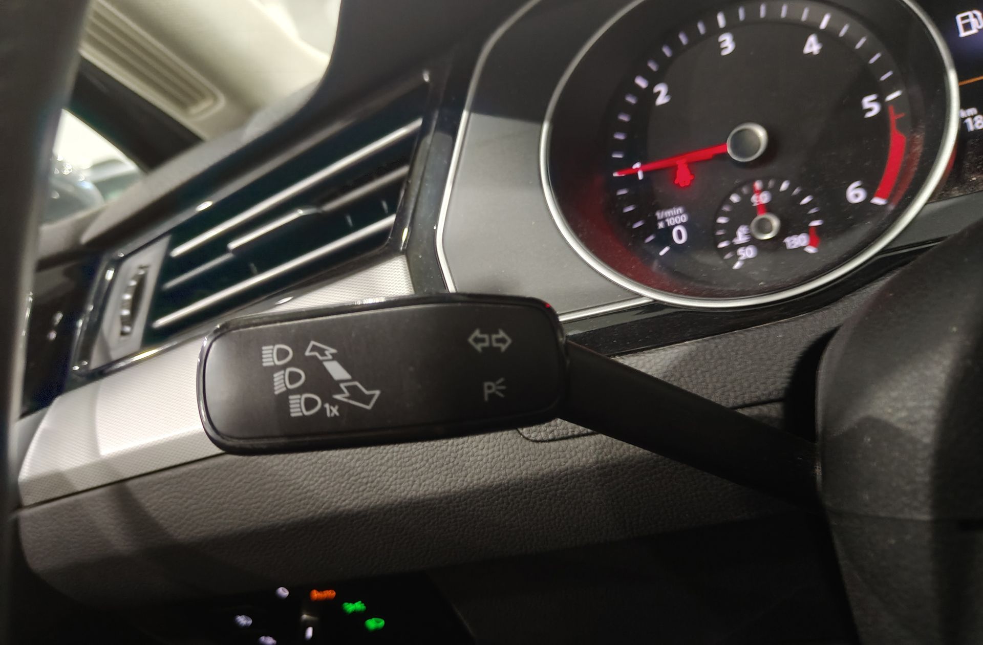 Volkswagen Passat Variant Advance 1.6 TDI BMT - foto 24