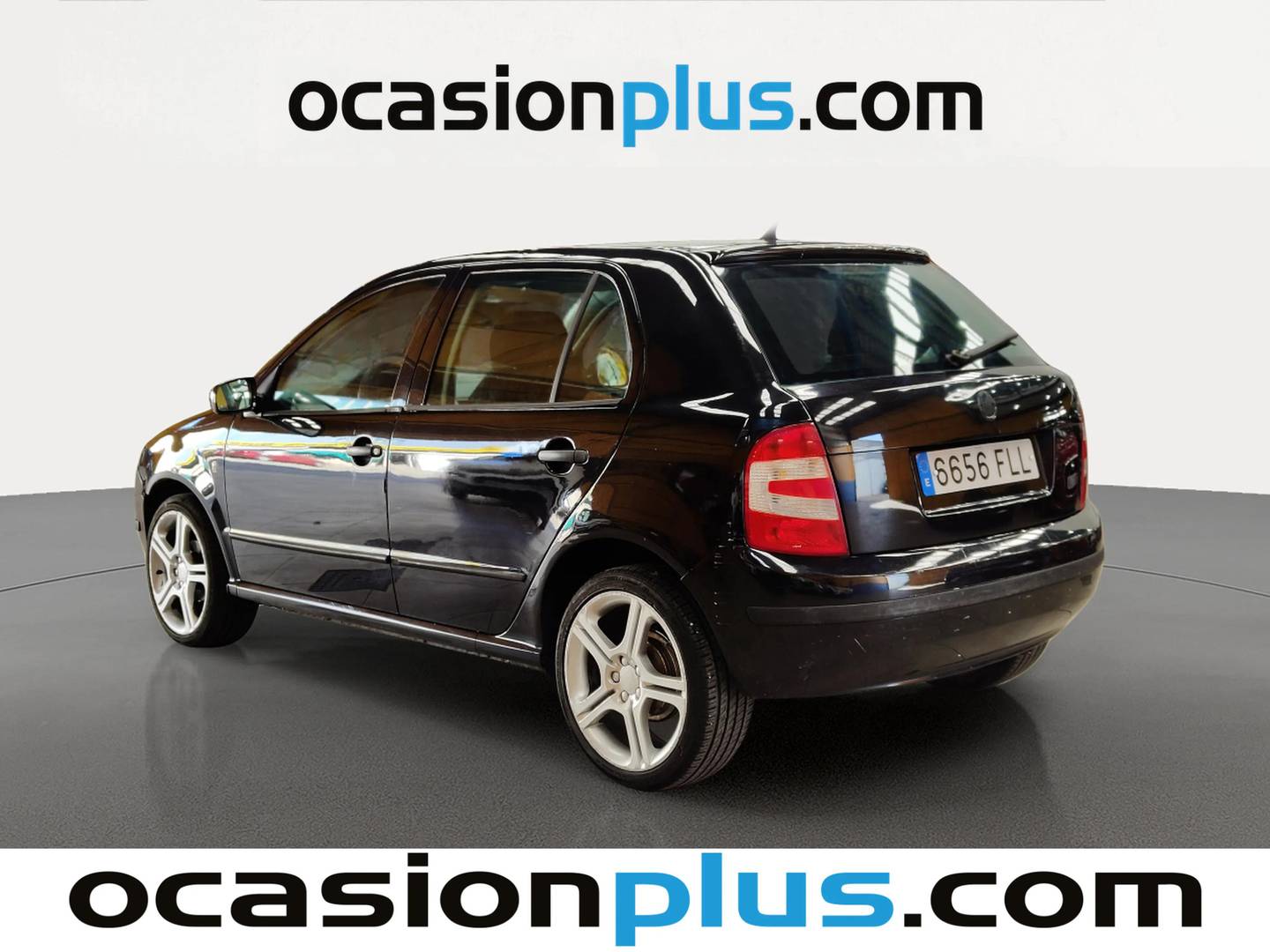 Foto trasera Skoda Fabia Skoda Fabia 1.2 Young (64 CV) izquierda