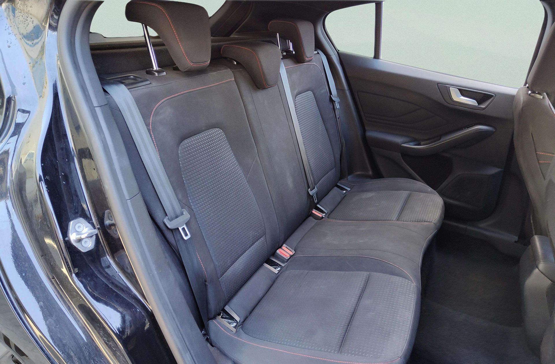 Ford Focus 1.0 EcoBoost MHEV ST-Line - foto 19