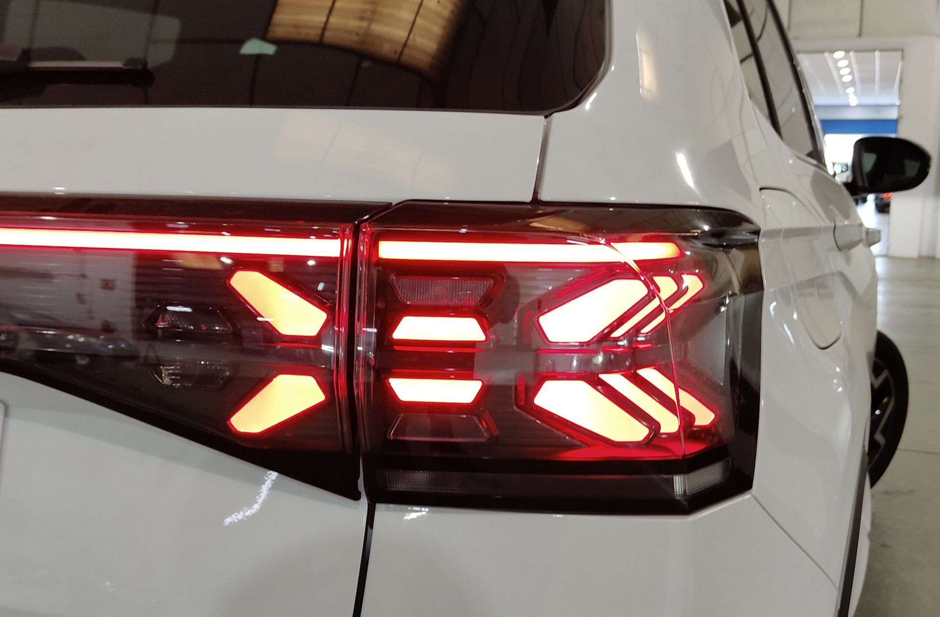 Volkswagen T-Cross R-Line 1.0 TSI - foto 16