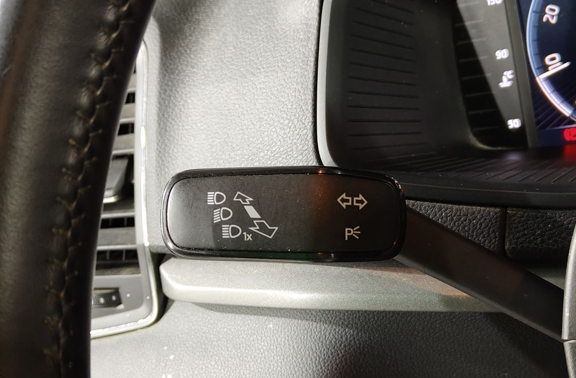 Škoda Karoq 2.0 TDI Ambition 4x4 DSG - foto 24