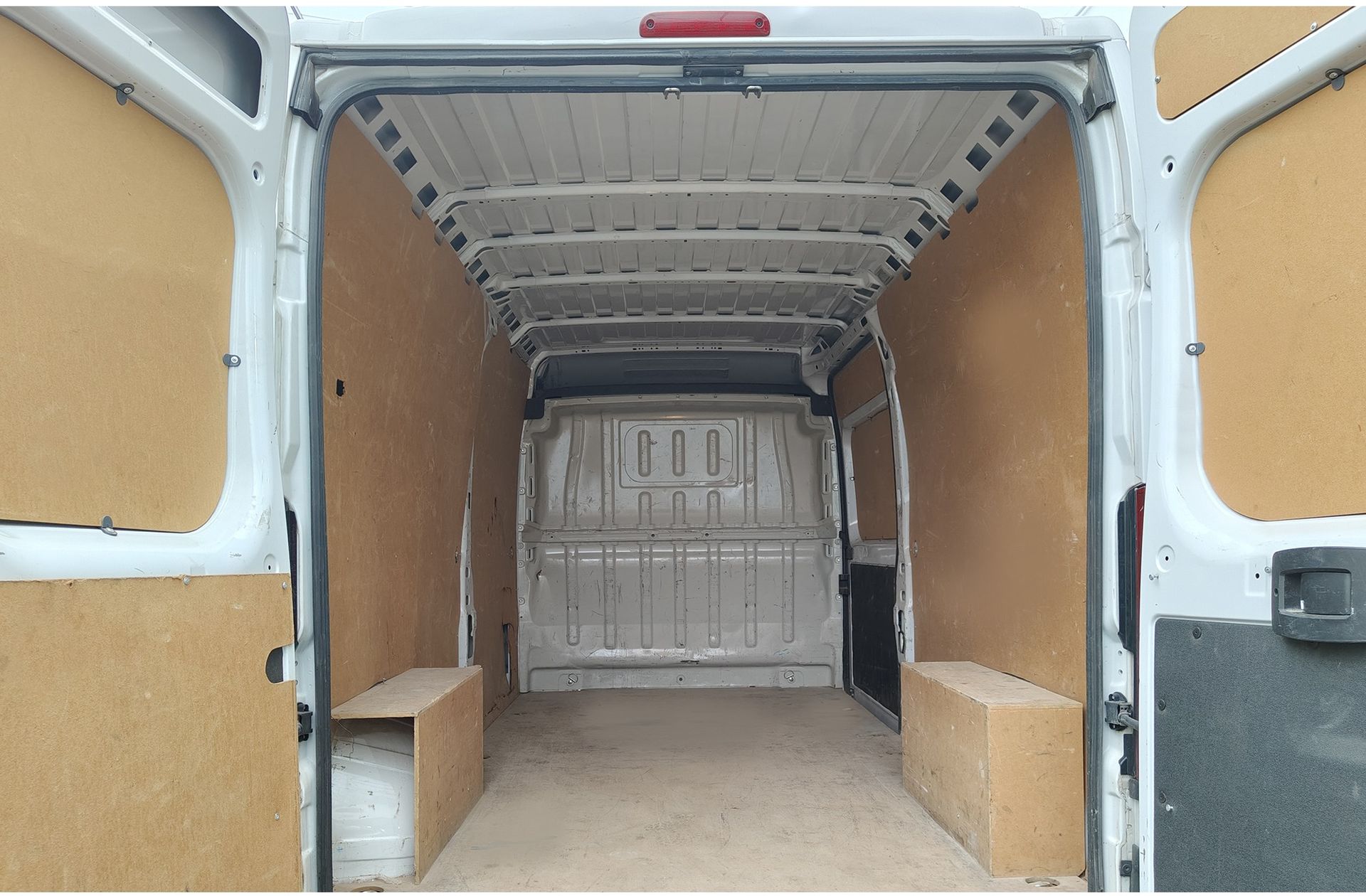 Peugeot Boxer BlueHDi 140 335 L3H2 - foto 15