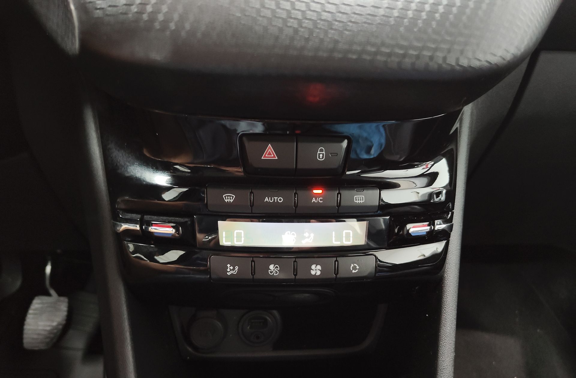 Peugeot 2008 BlueHDi 100 Allure - foto 30