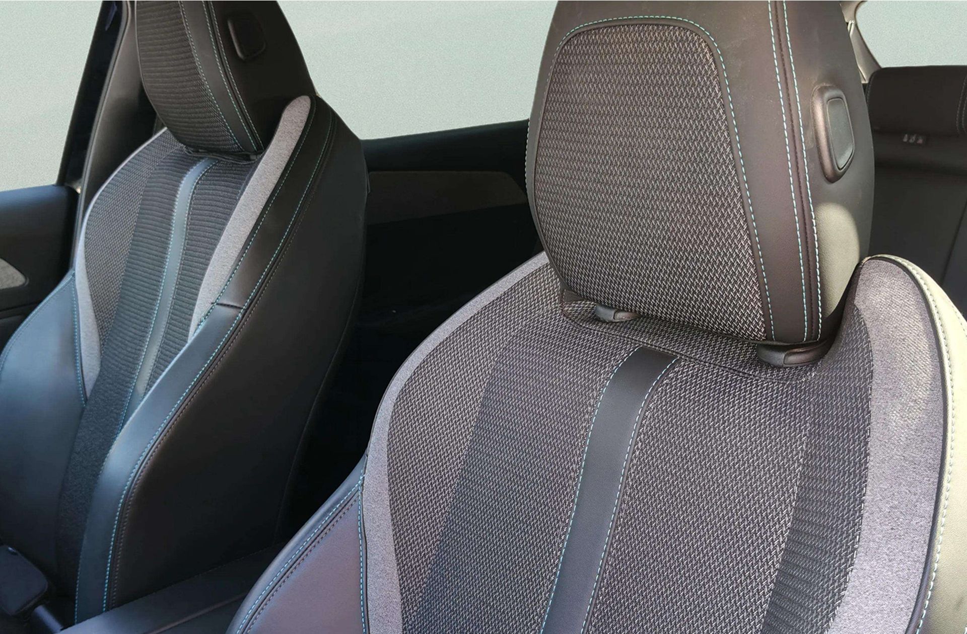 Peugeot 308 BlueHDi 130 Allure EAT8 - foto 7