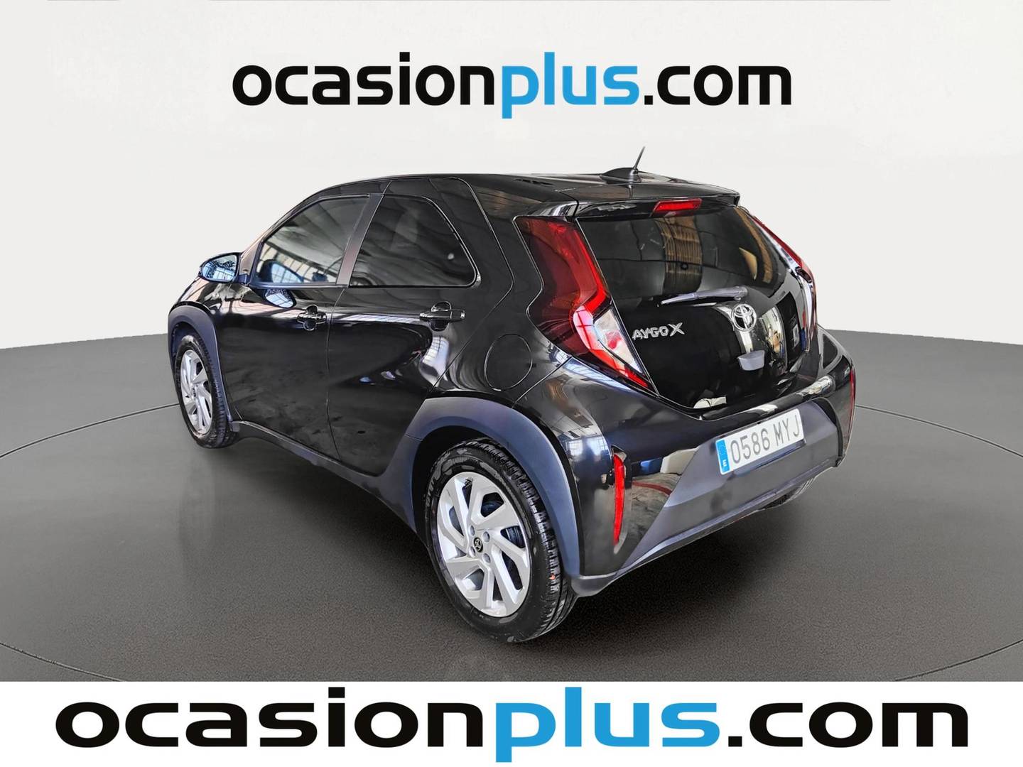 Foto trasera Toyota Aygo X Cross Toyota Aygo X Cross 1.0 VVT-I Play (72 CV) izquierda
