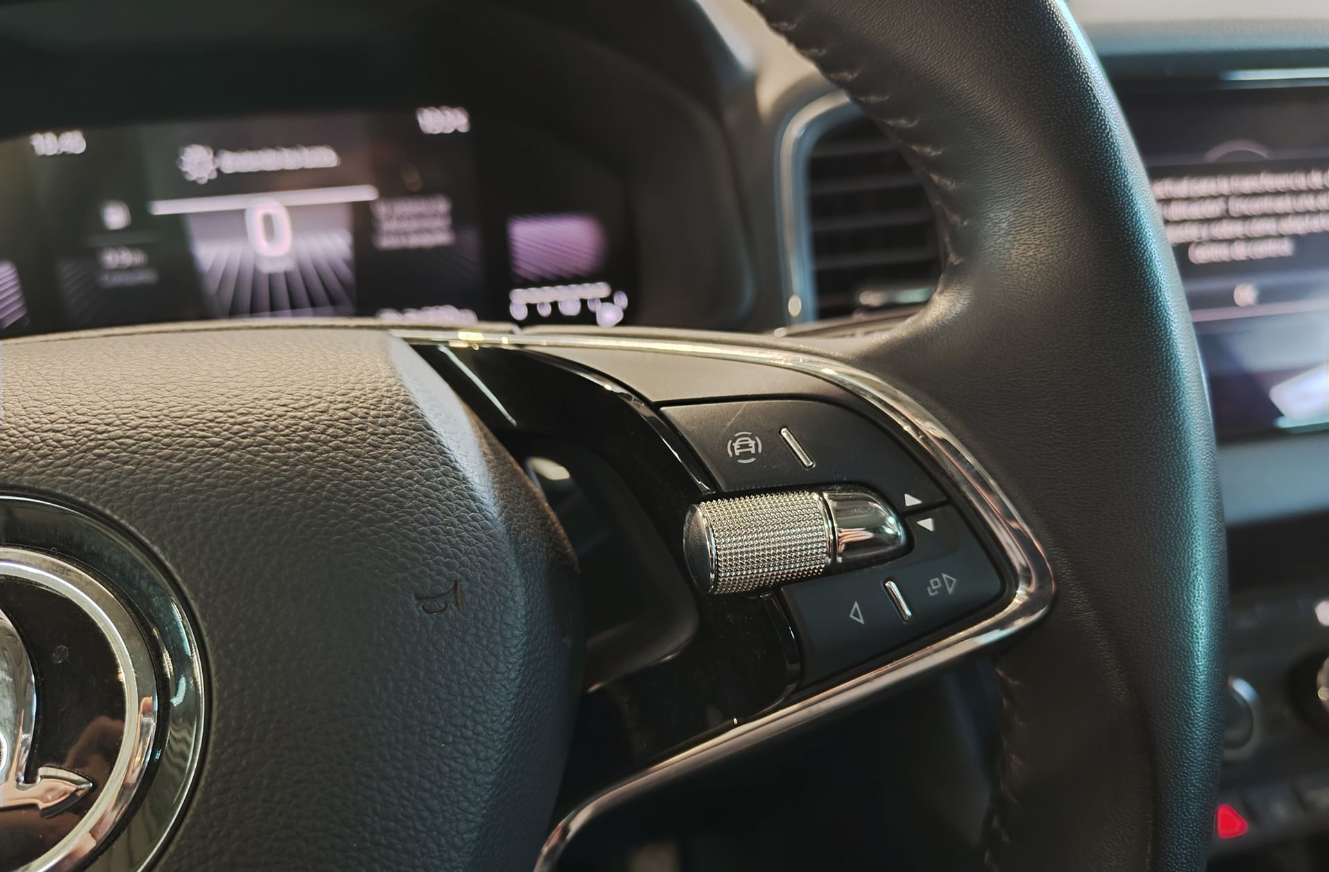 Škoda Karoq 2.0 TDI Selection - foto 27