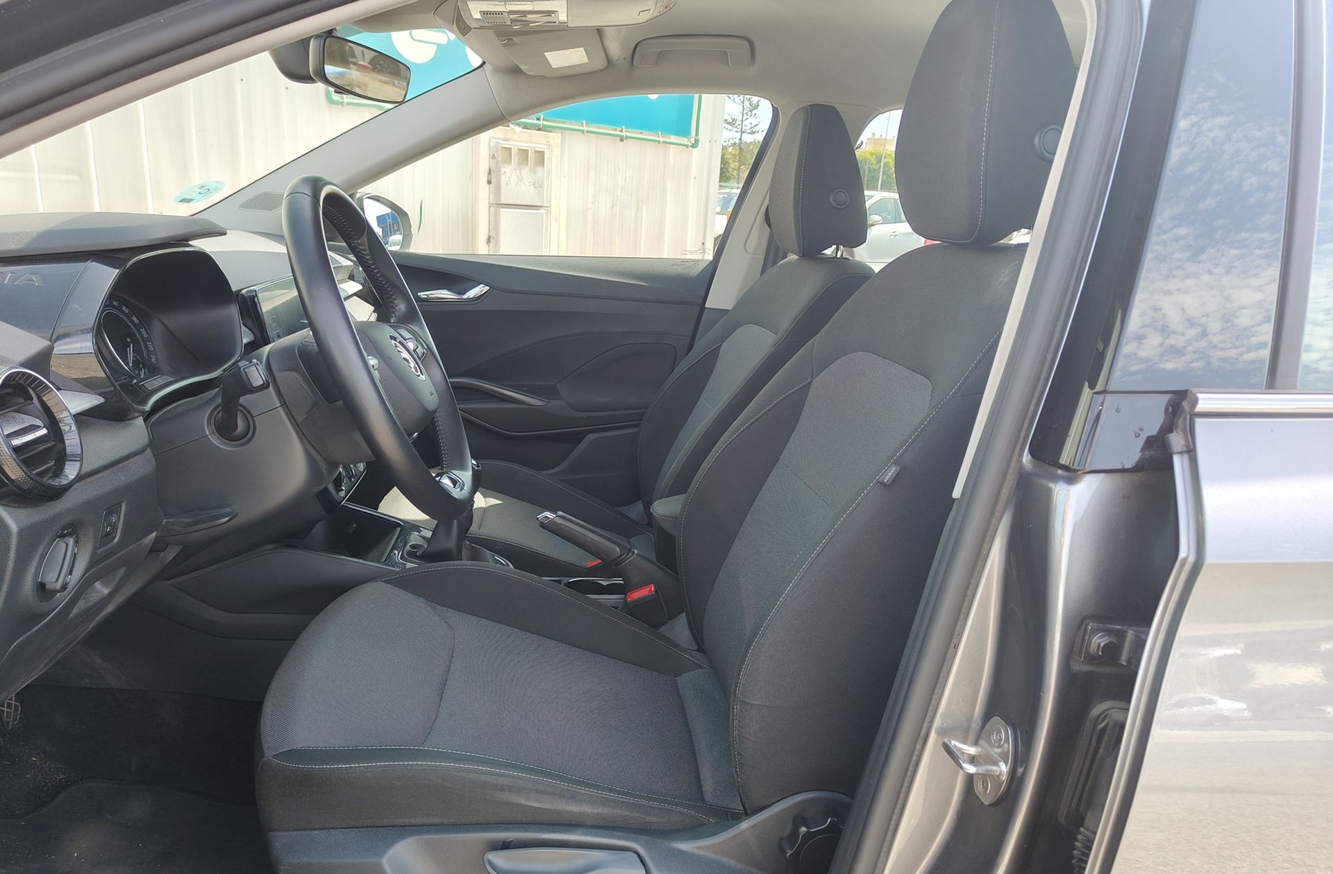 Škoda Fabia 1.0 MPI Ambition - foto 10