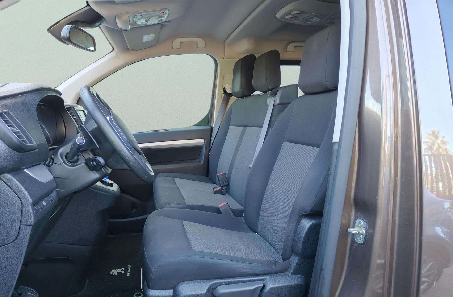 Peugeot Traveller 2.0 BlueHDi Long Business EAT8 9 plazas - foto 11