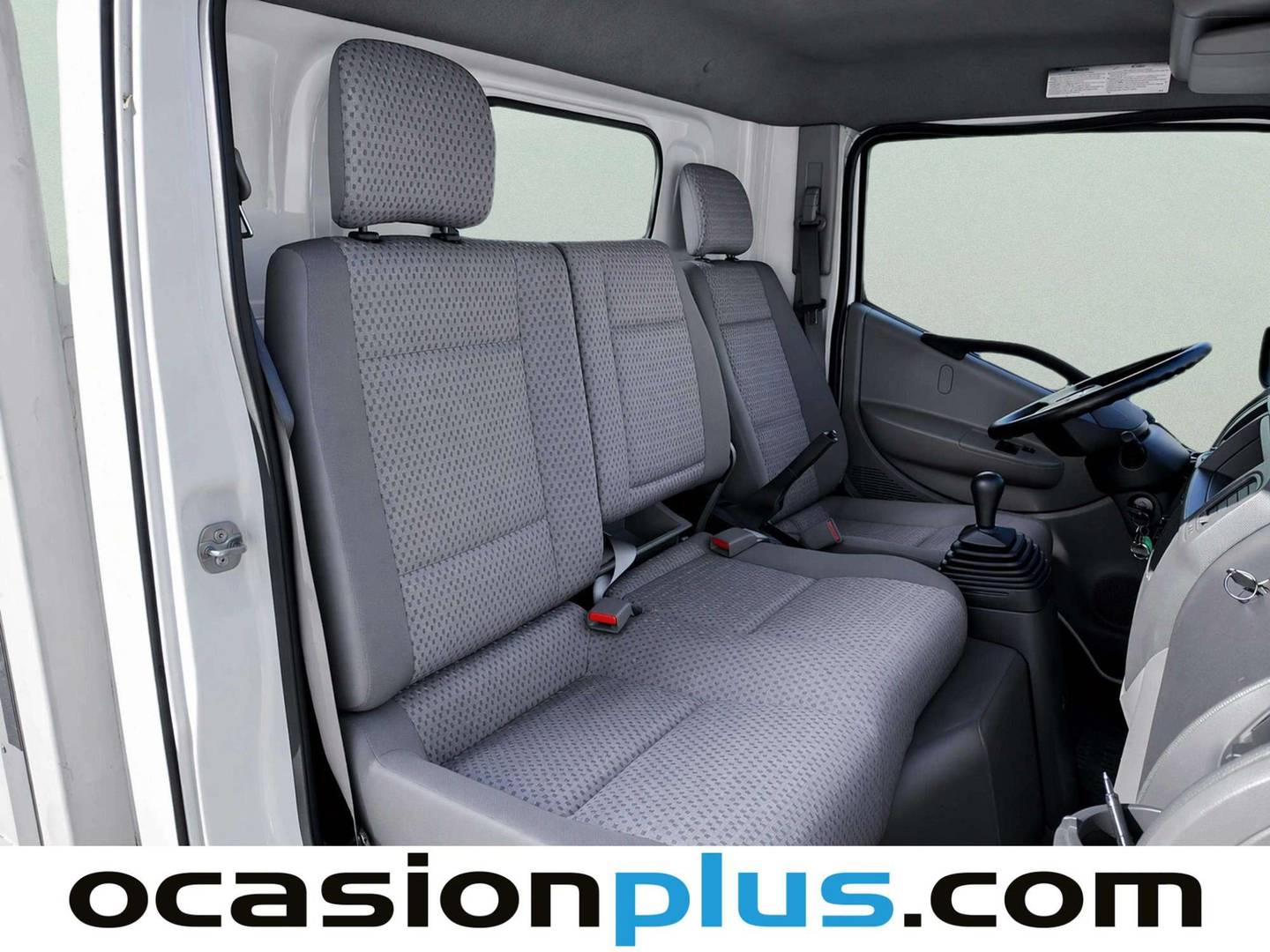 Foto asientos traseros Nissan Cabstar Nissan Cabstar Chasis C3513/2B5 Básico (130 CV)