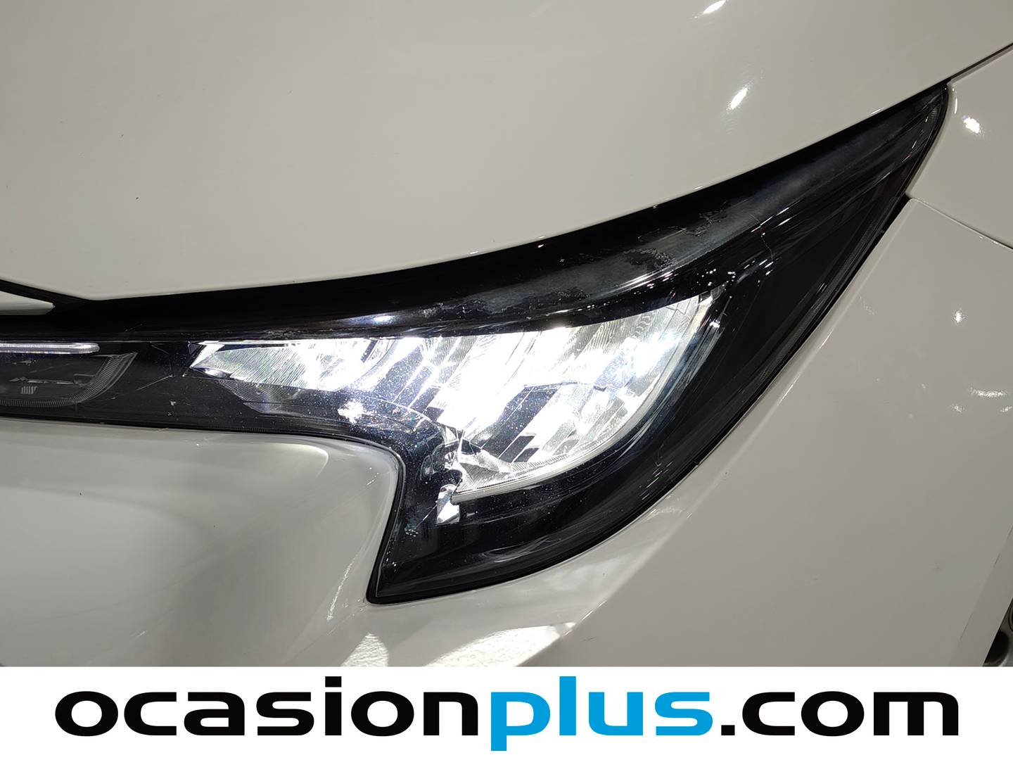Equipamiento del Toyota Corolla Toyota Corolla 1.8 125 Híbrido Active Tech E-CVT (122 CV)