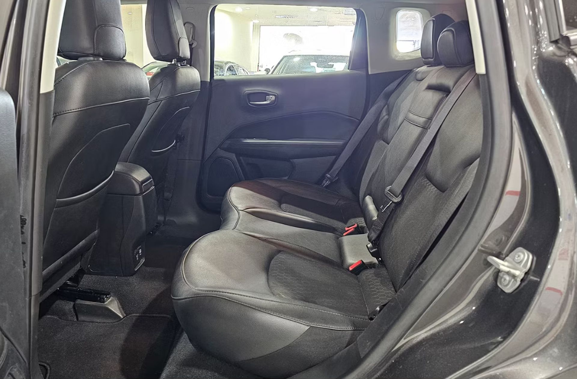 Jeep Compass 1.6 MultiJet Night Eagle 4x2 - foto 9