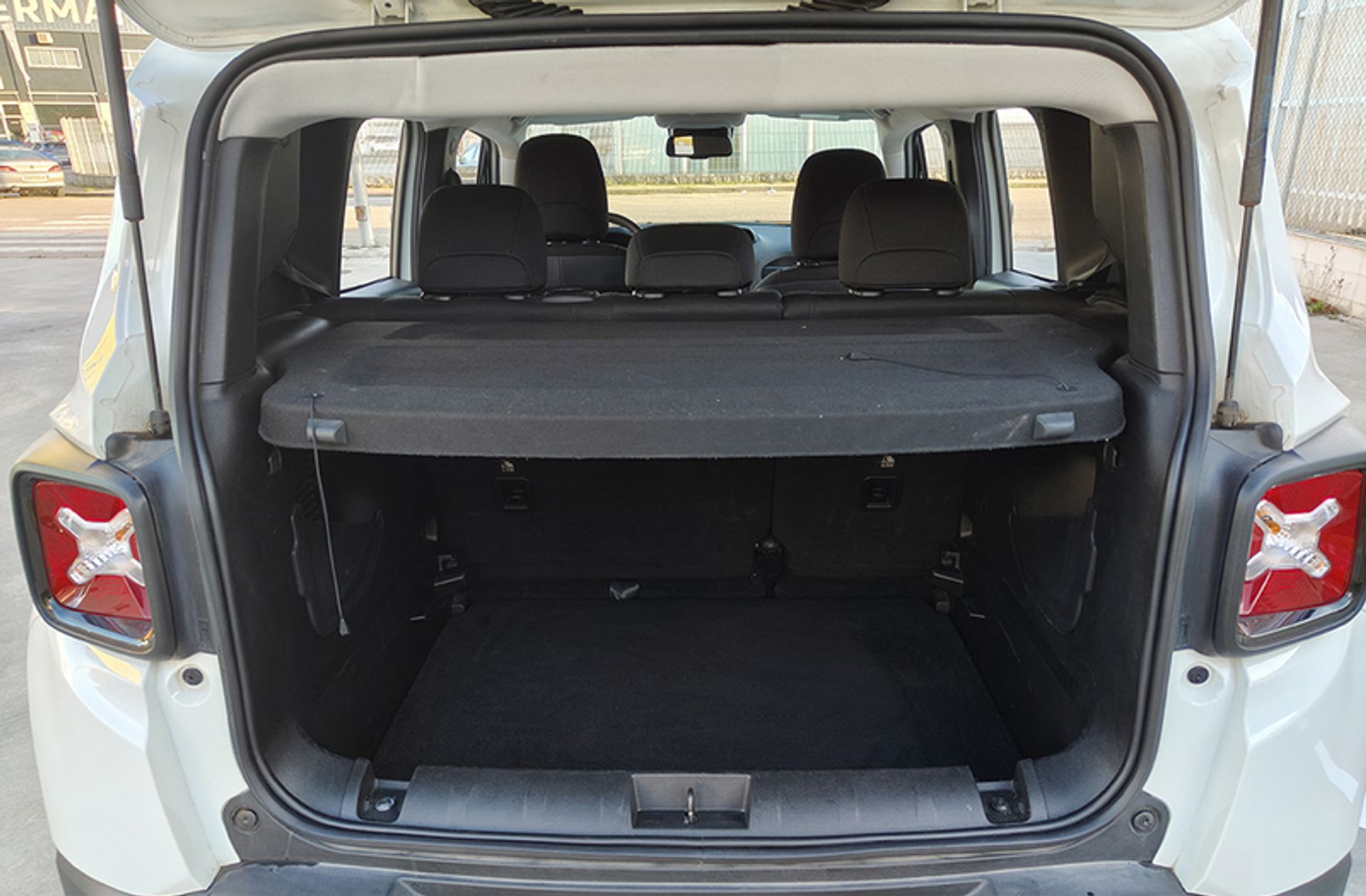 Jeep Renegade 1.0G Night Eagle II 4x2 - foto 14
