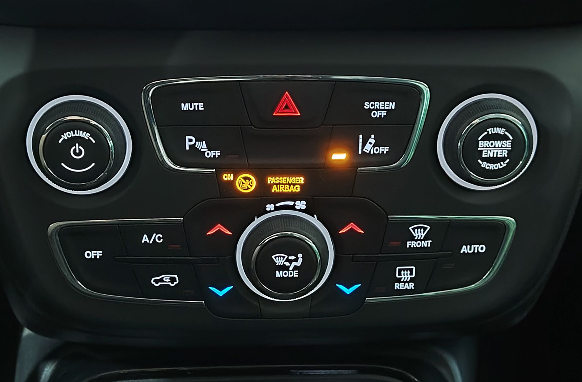 Jeep Compass 1.4 MultiAir Night Eagle 4x2 - foto 31