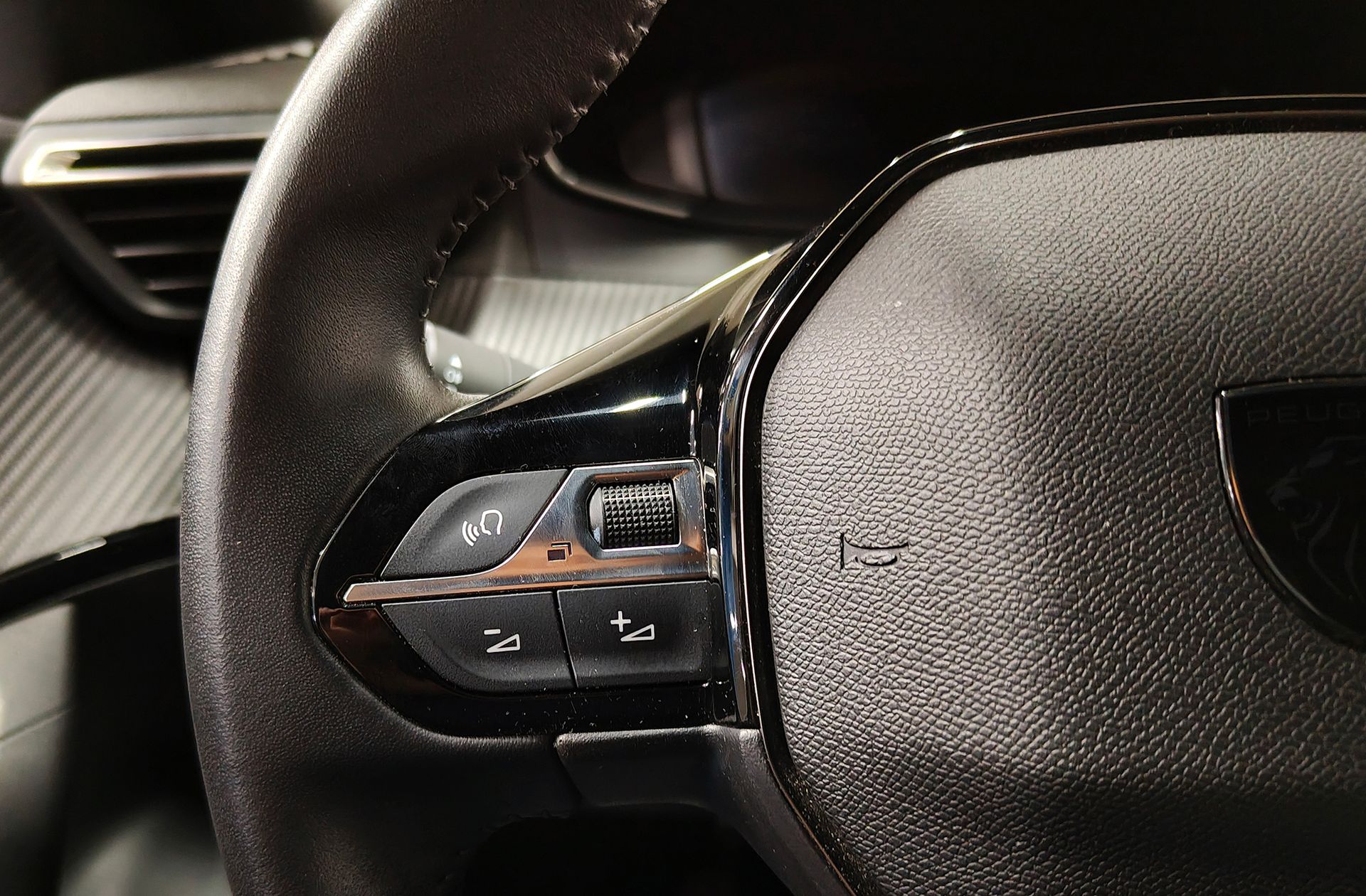 Peugeot 2008 PureTech 100 Allure - foto 34