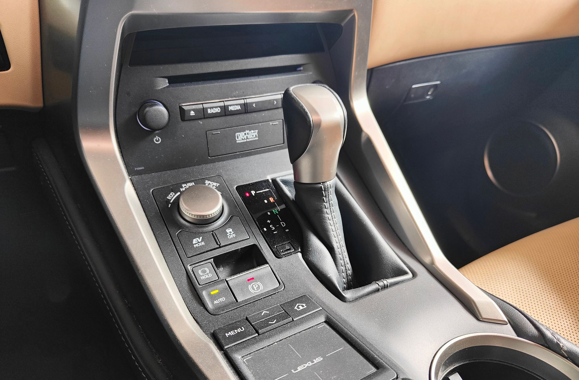 Lexus NX 2.5 300h Luxury 4WD - foto 5