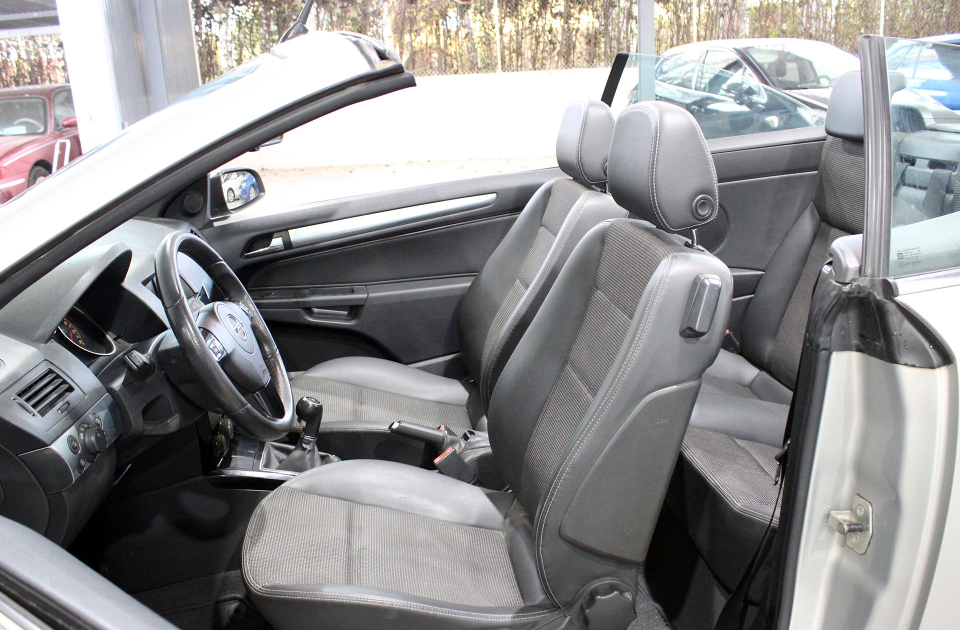 Opel Astra 1.8 Twin Top Cosmo - foto 9