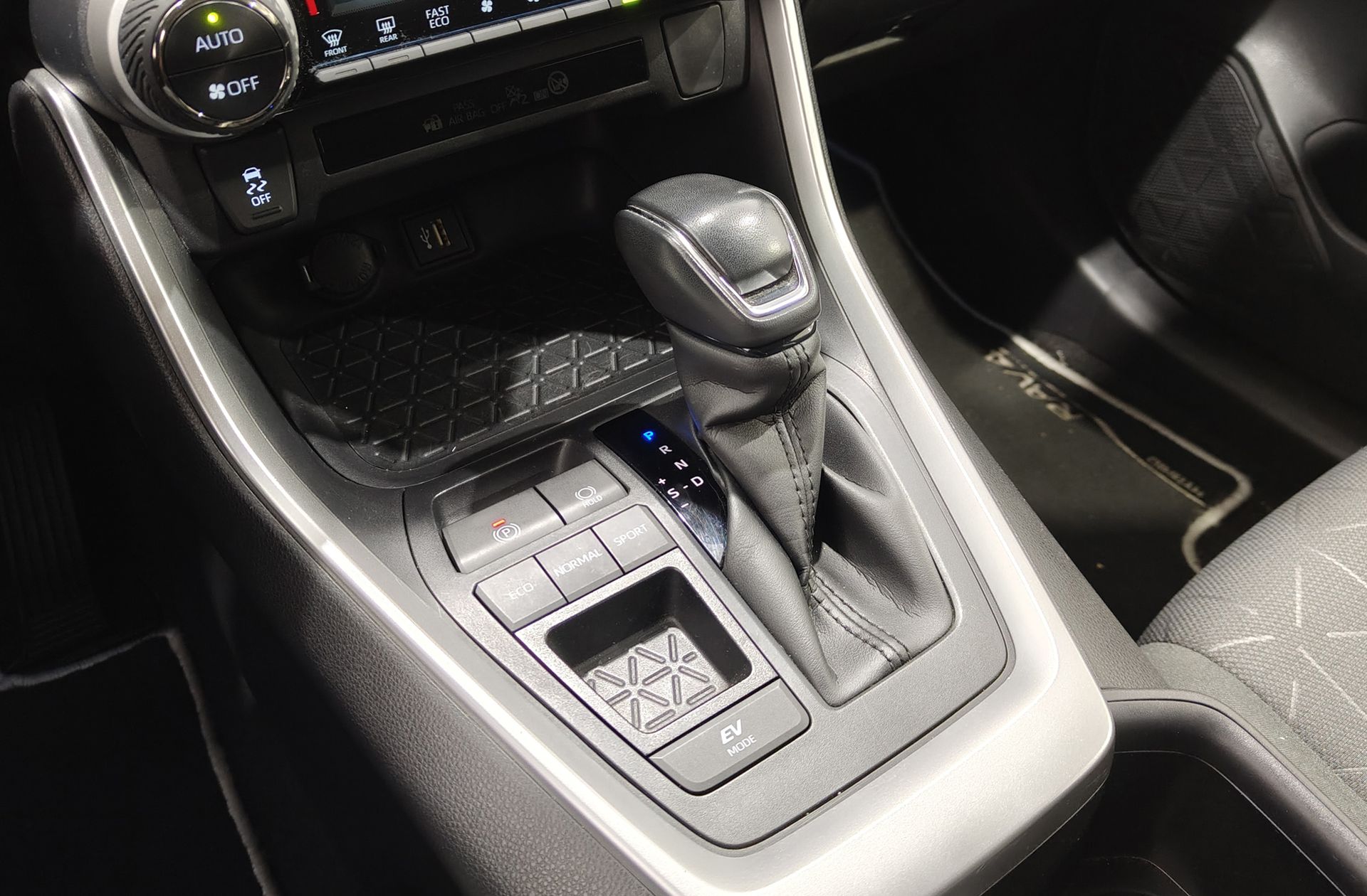 Toyota RAV4 2.5l hybrid Advance - foto 5