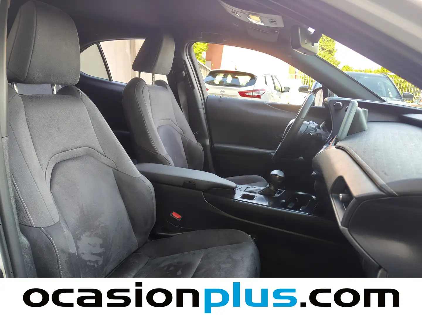 Foto Lexus UX Lexus UX 250h Business 2WD (184 CV)