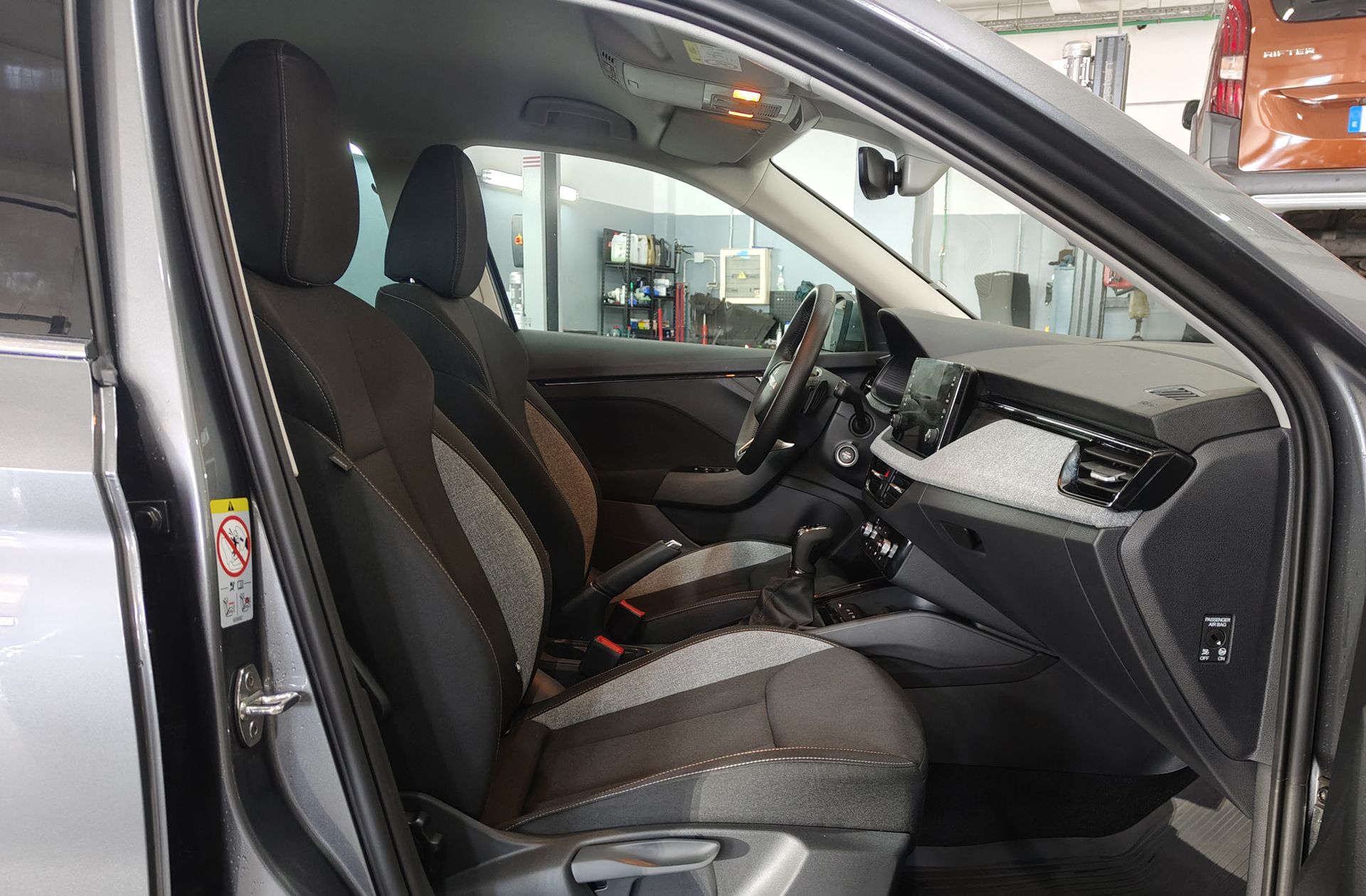 Škoda Kamiq 1.0 TSI Selection DSG - foto 19