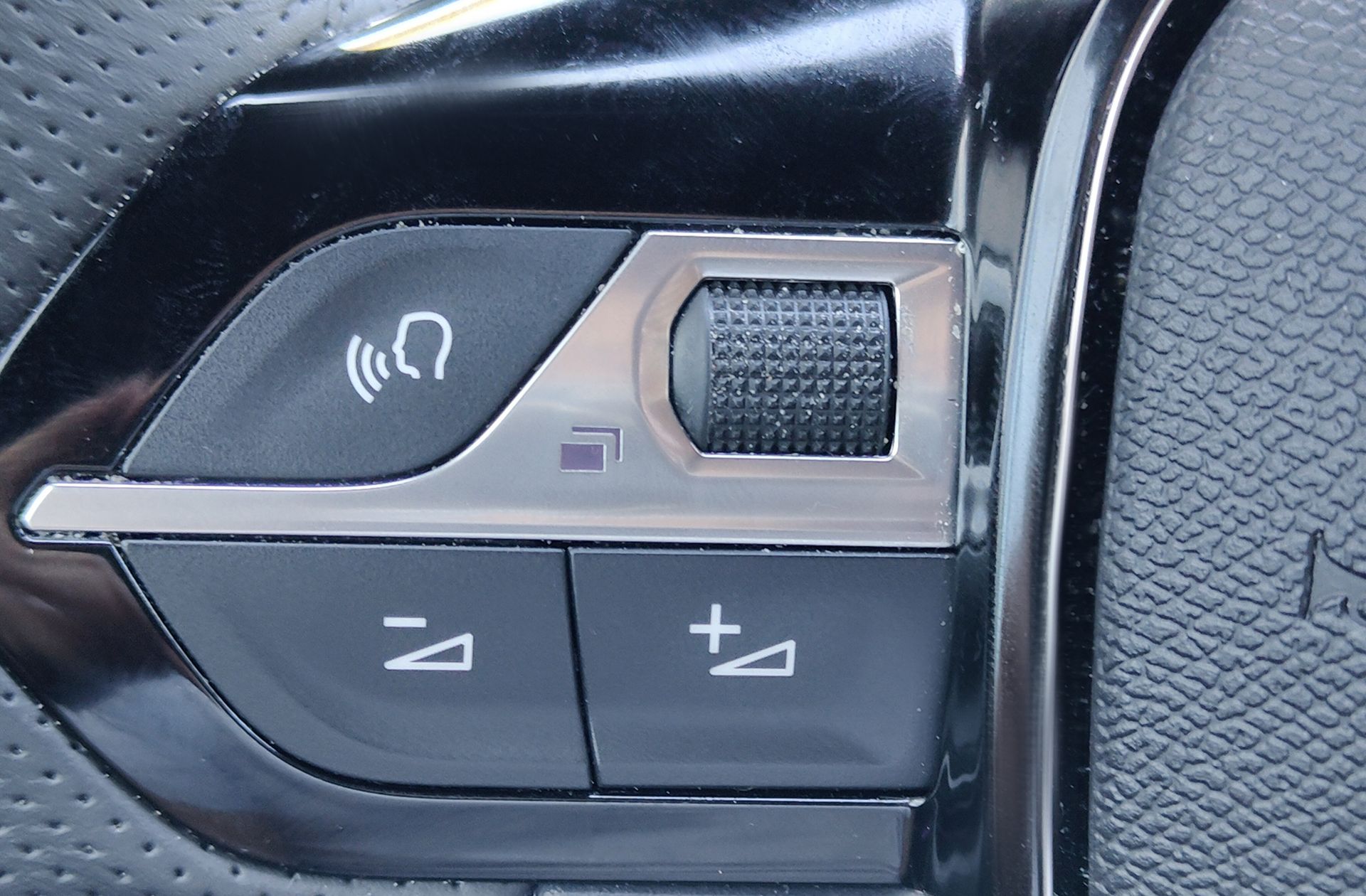 Peugeot 2008 GT Hybrid eDCS6 - foto 26