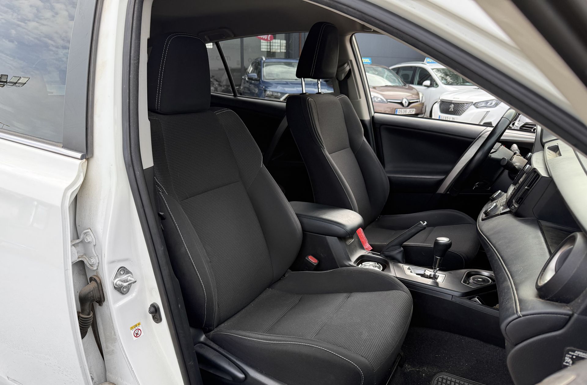 Toyota RAV4 2.5l hybrid Advance 2WD - foto 14