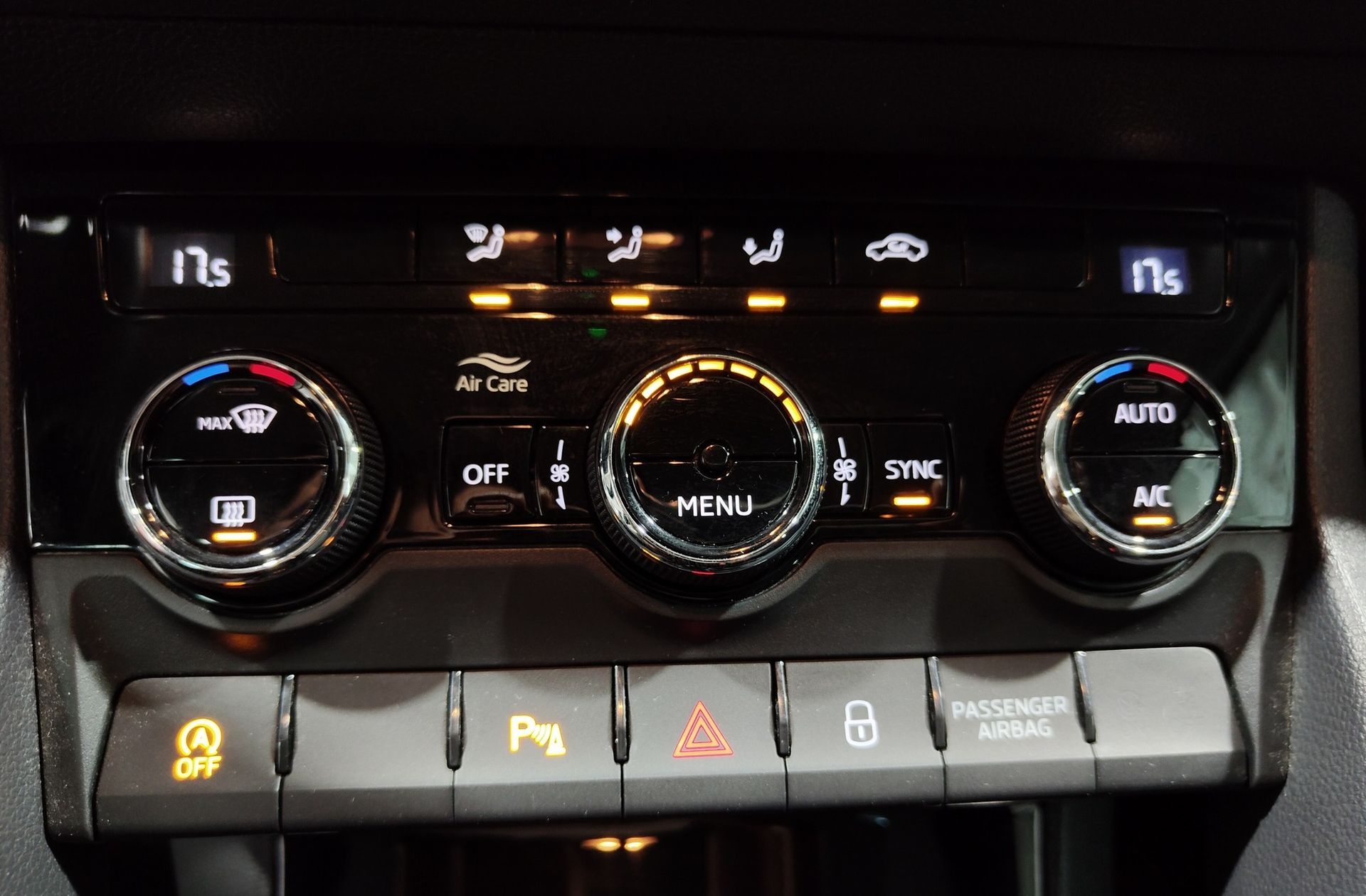 Škoda Karoq 2.0 TDI Selection - foto 31