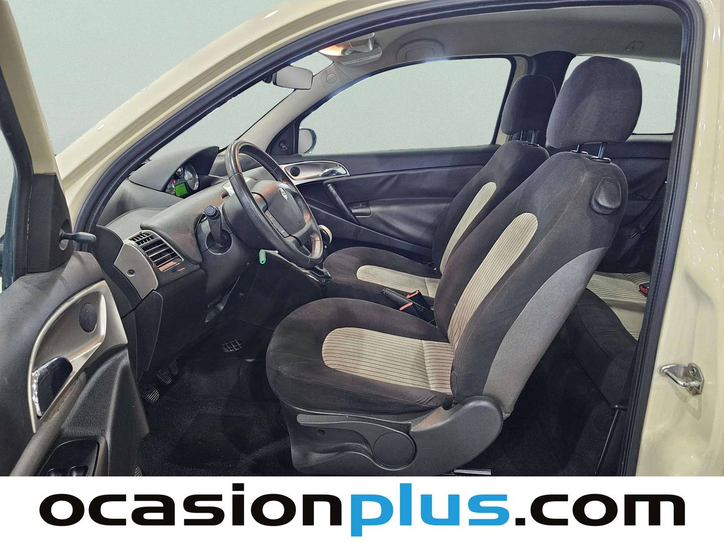 Foto asientos delanteros Lancia Ypsilon Lancia Ypsilon 1.4 8v Platino (77 CV)