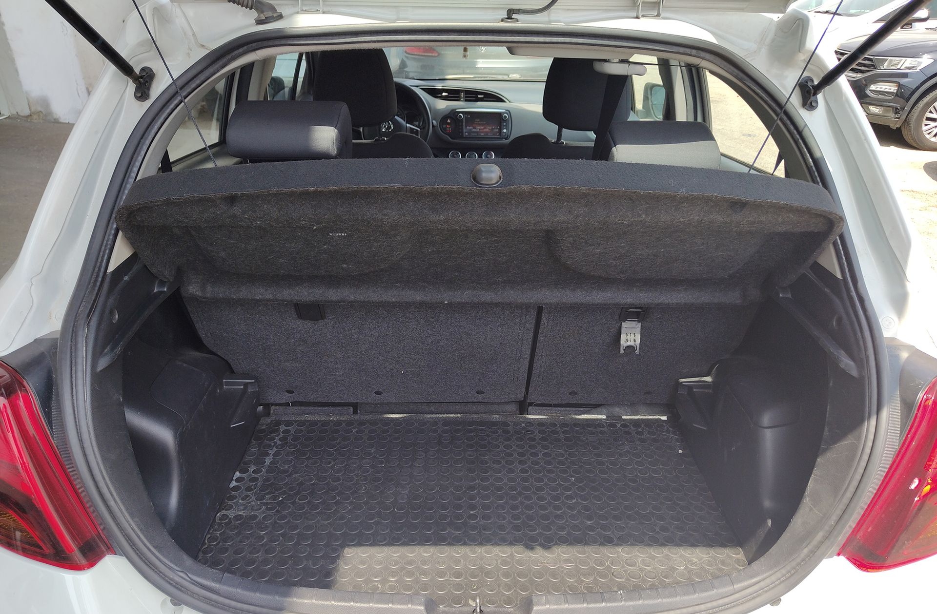 Toyota Yaris 1.3 100 Active - foto 13