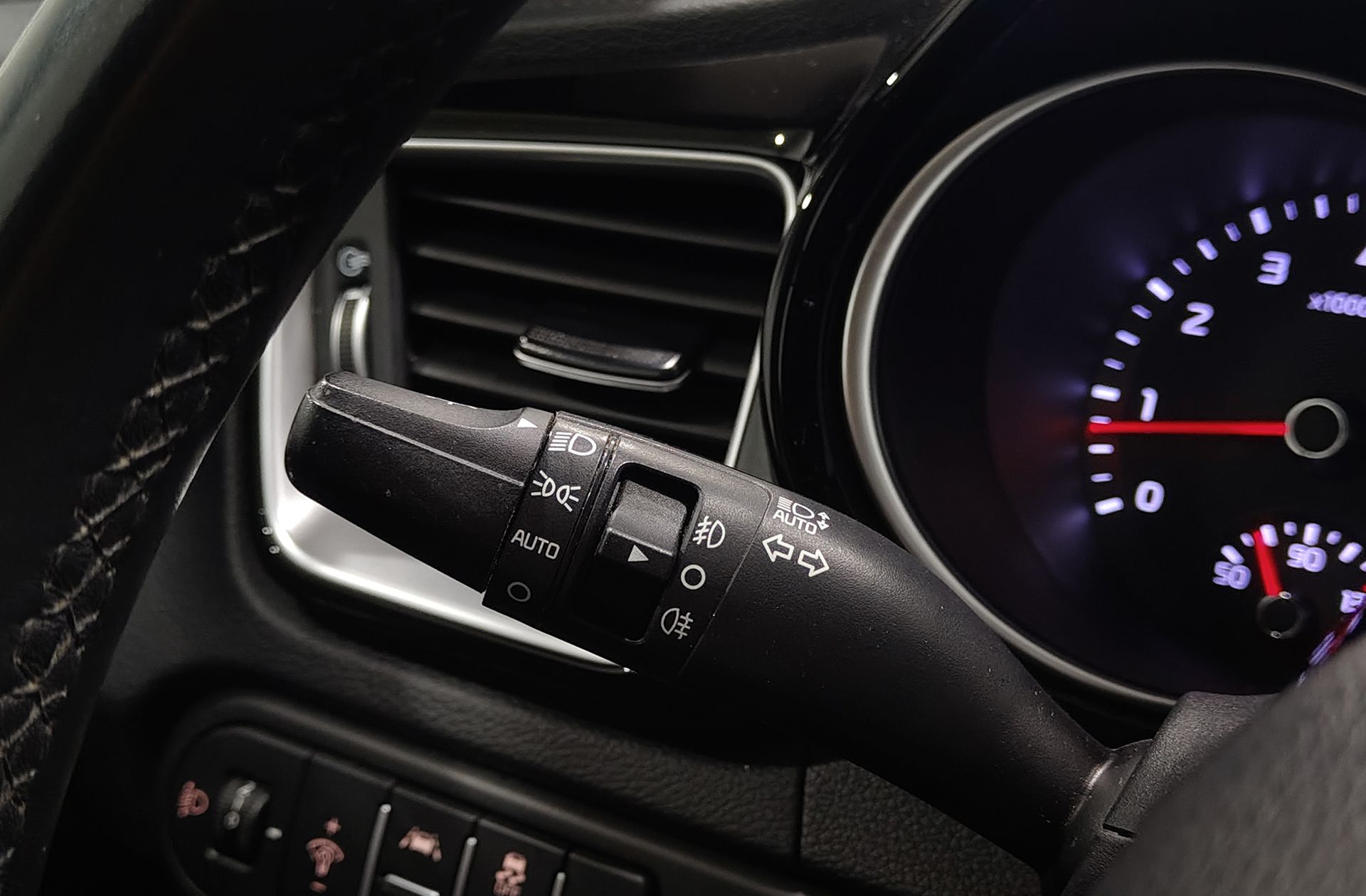 Kia XCeed 1.5 MHEV iMT Tech - foto 29