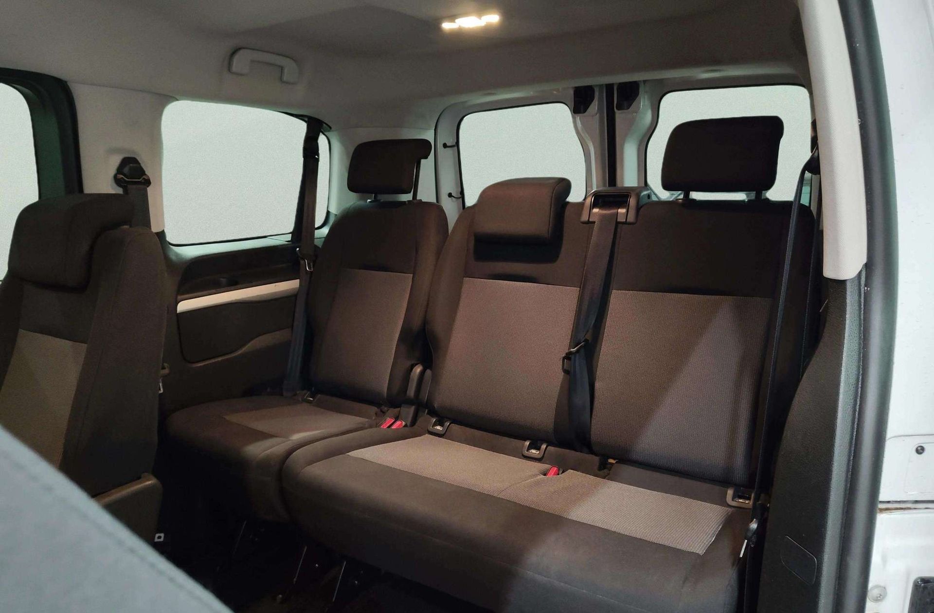 Toyota Proace Verso 2.0D VX Plus Shuttle L1 9 plazas - foto 6