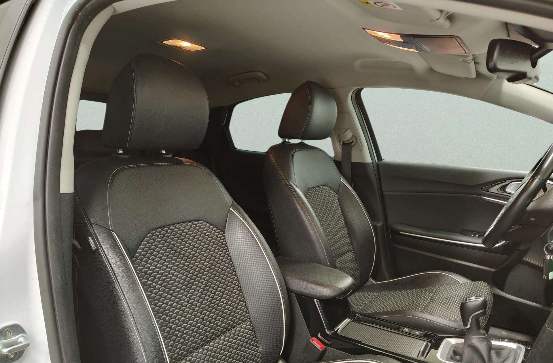 Kia XCeed 1.5 MHEV iMT Tech - foto 6