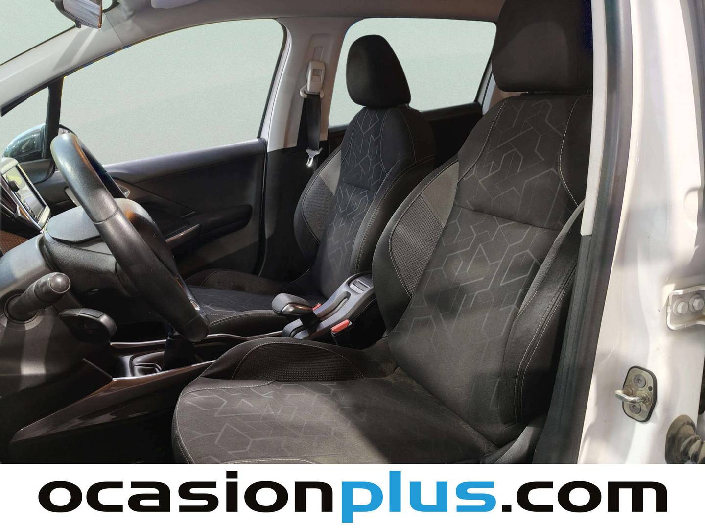 Foto asientos delanteros Peugeot 2008 Peugeot 2008 VTI 82 Active (82 CV)